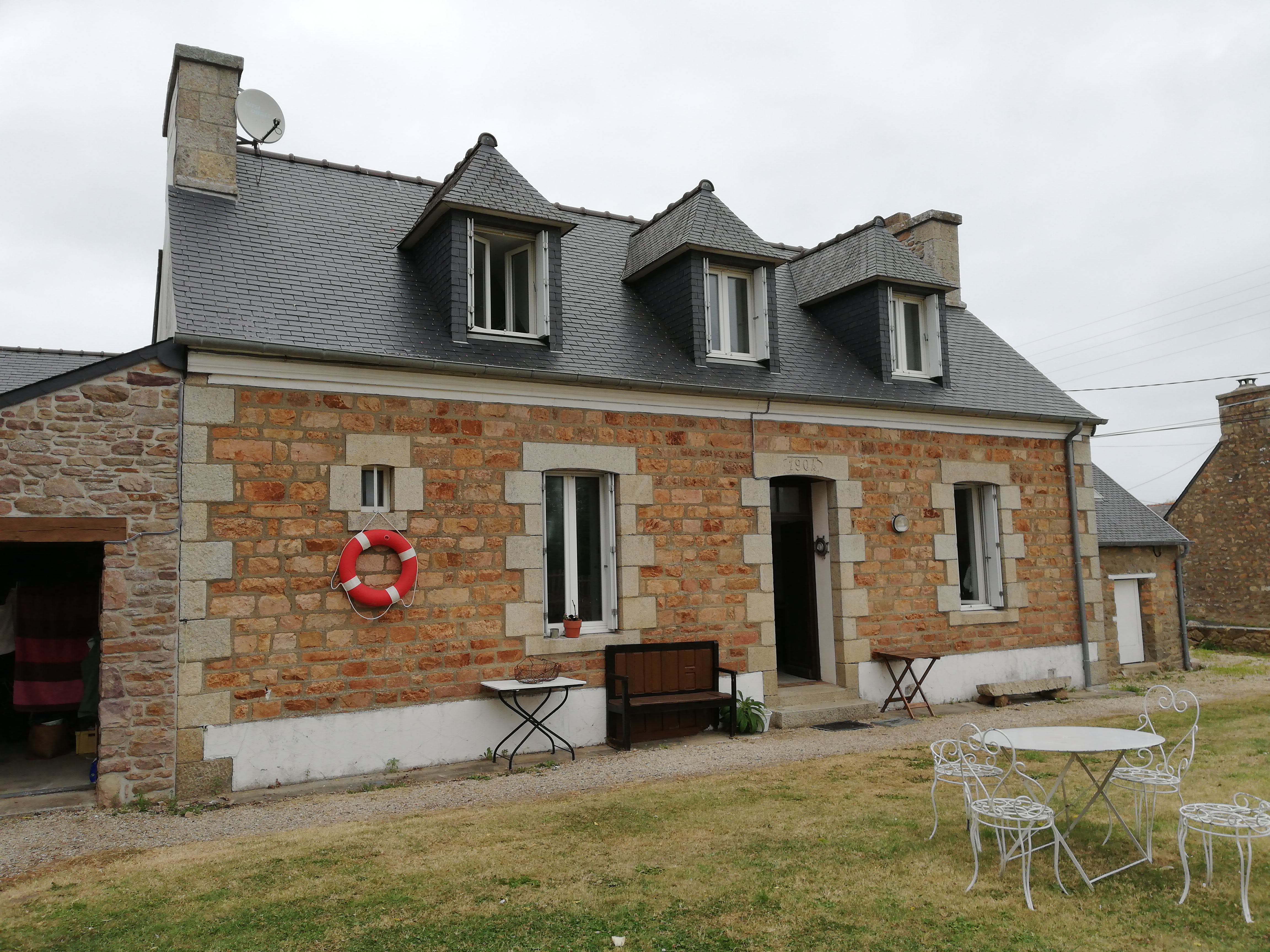 House that can accommodate 9 people.