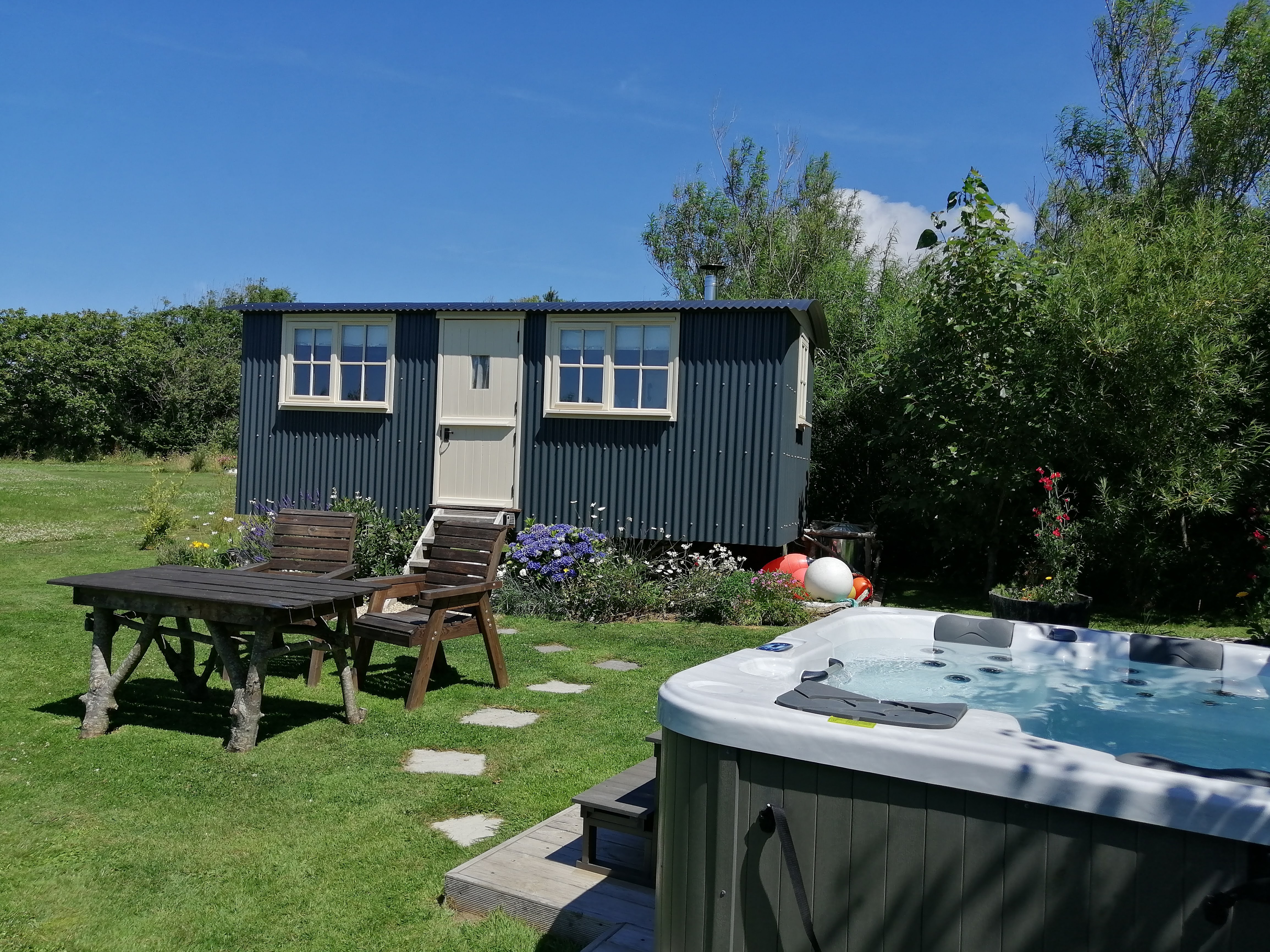 Willow Tree Shepherd's Hut with optional hot tub.
