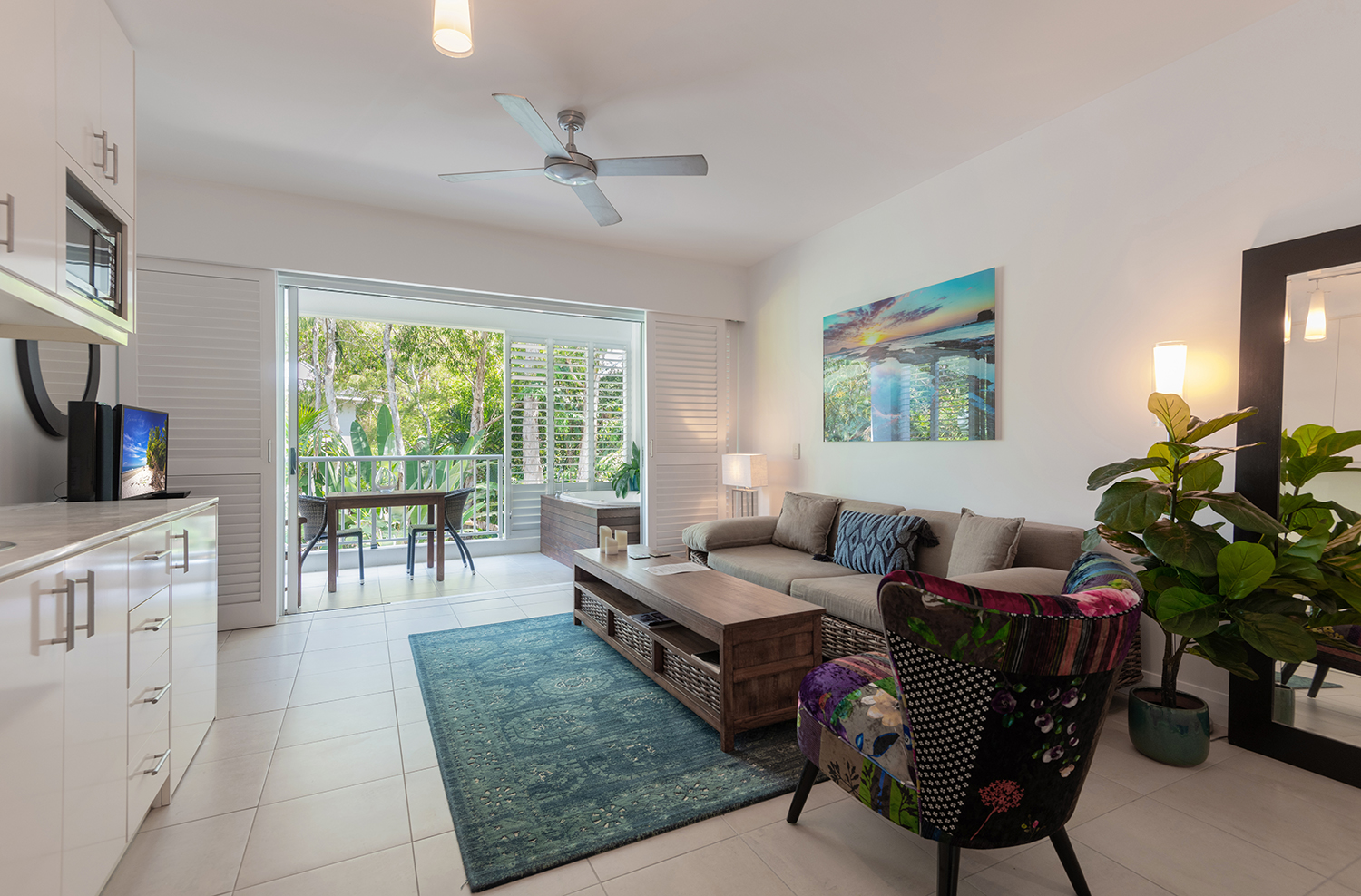 3424 Beach Club Palm Cove Premium Studio Apartments for Rent in