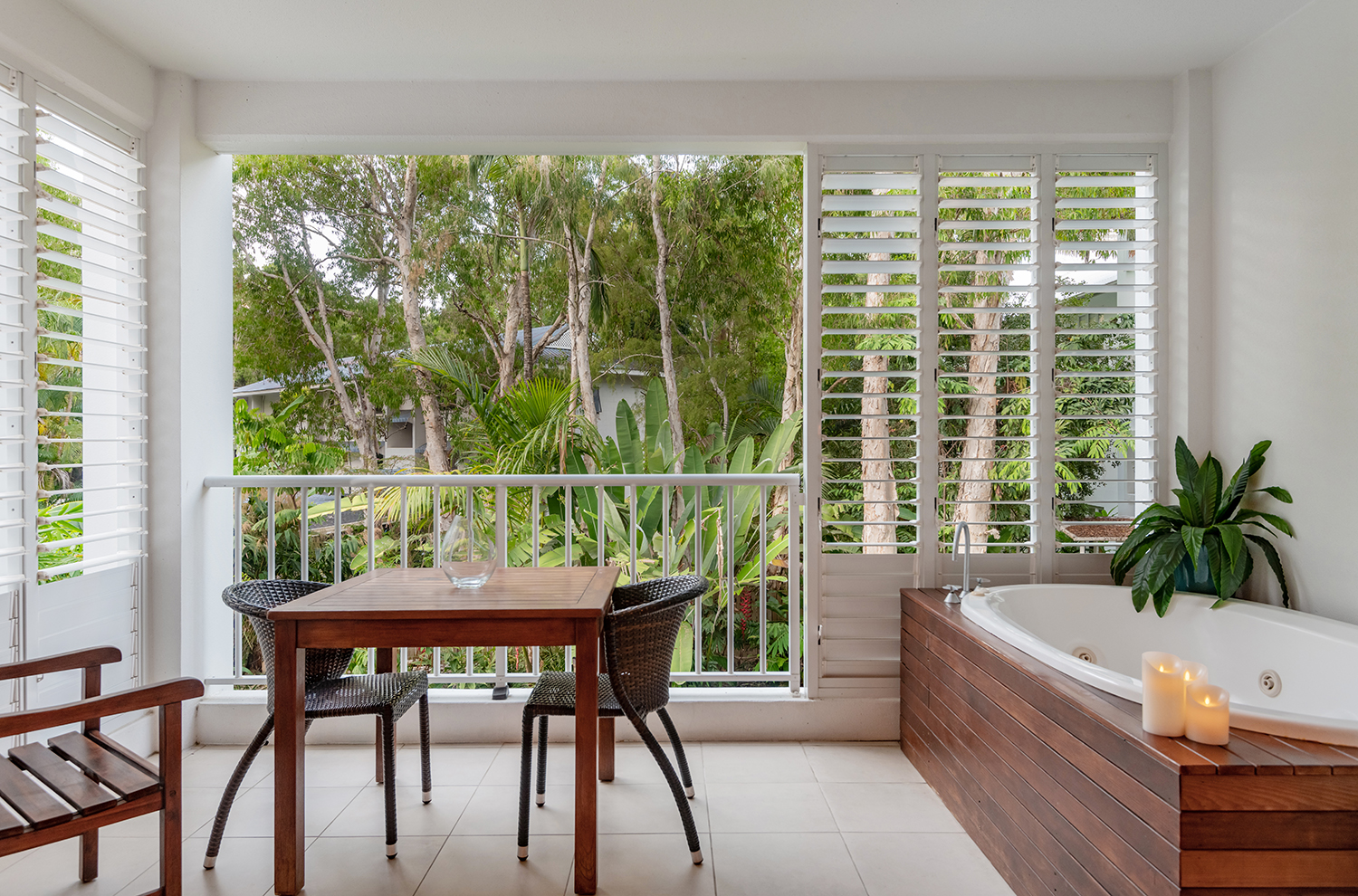 3424 Beach Club Palm Cove Premium Studio Apartments for Rent in