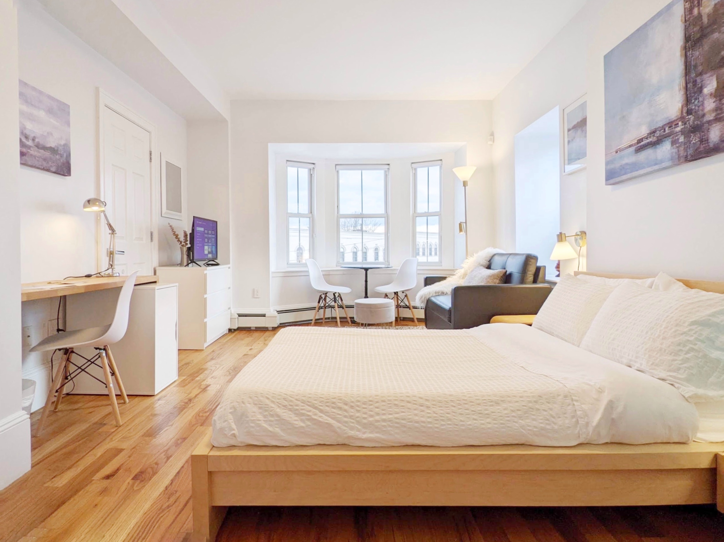 AKBrownstone: Suite w/private bath by T