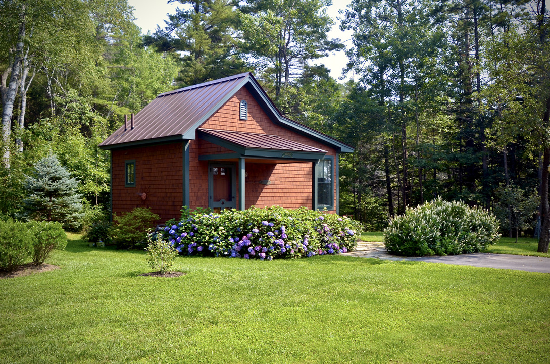 Cozy CottageNear Harbor & Park Cabins for Rent in Freeport, Maine