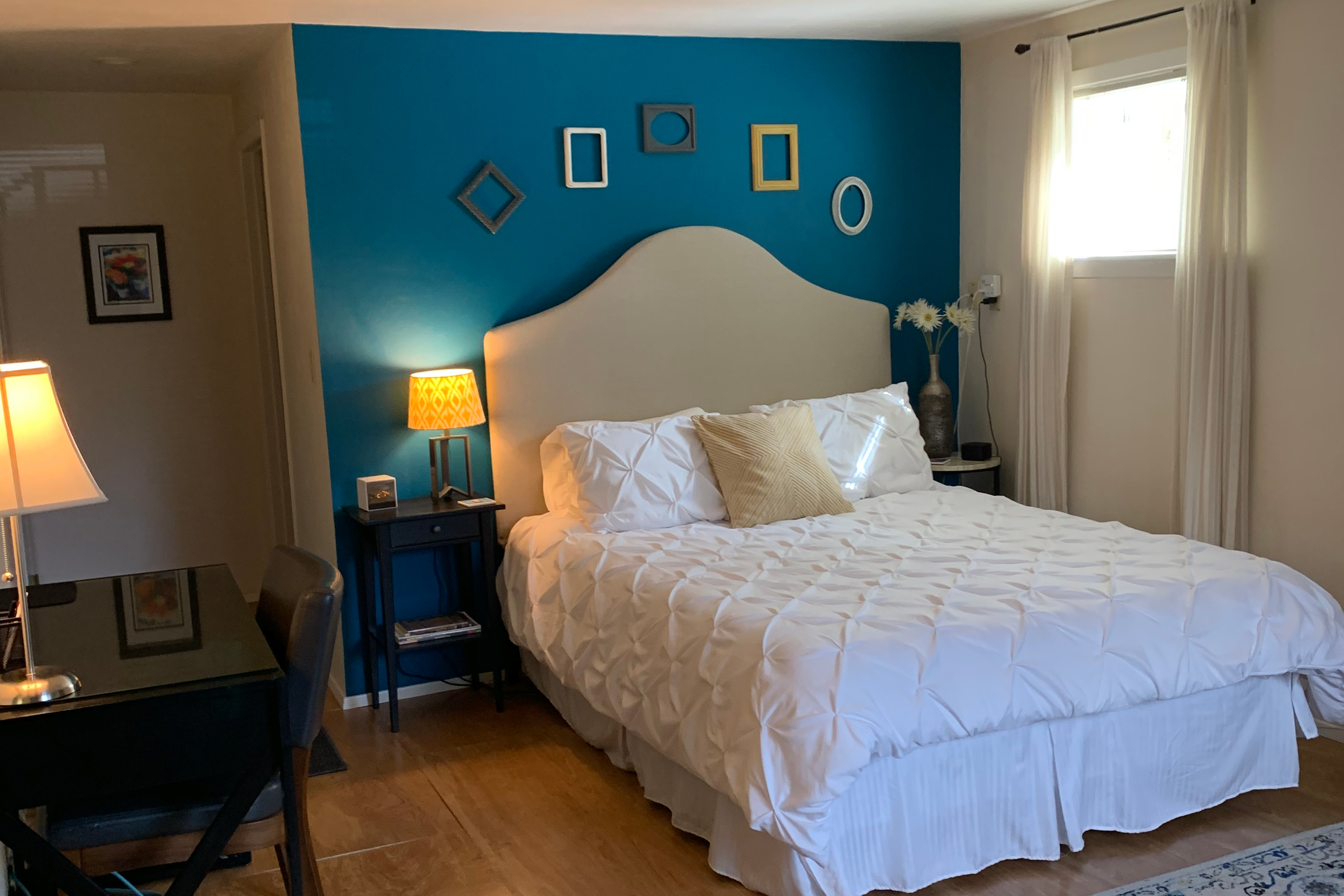 Bright GreenLake studio + free pkg (reno’ed 5/25!)