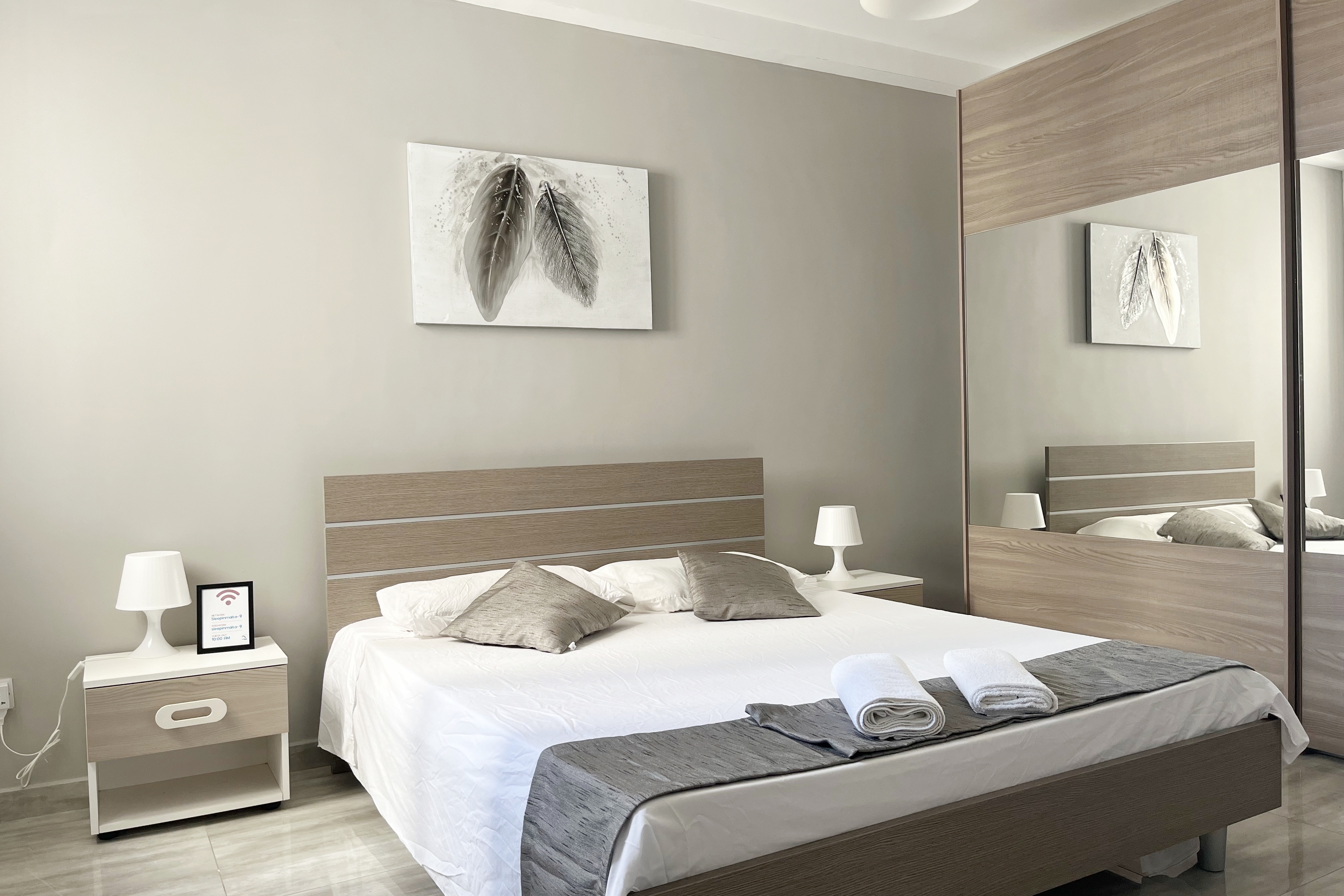 F9.1 Double room with private bathroom