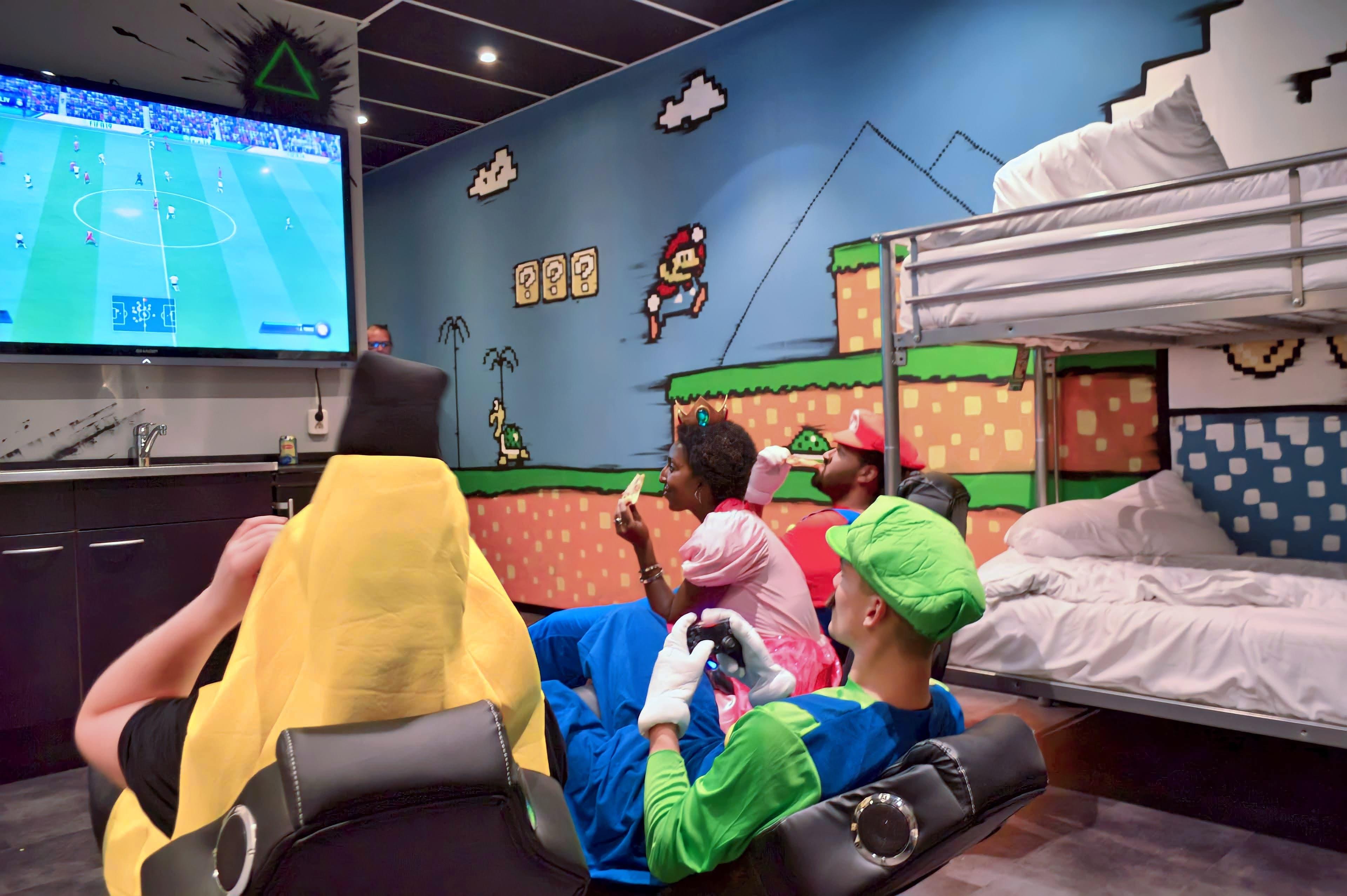 4-Person Studio with Game Theme β Amsterdam stay