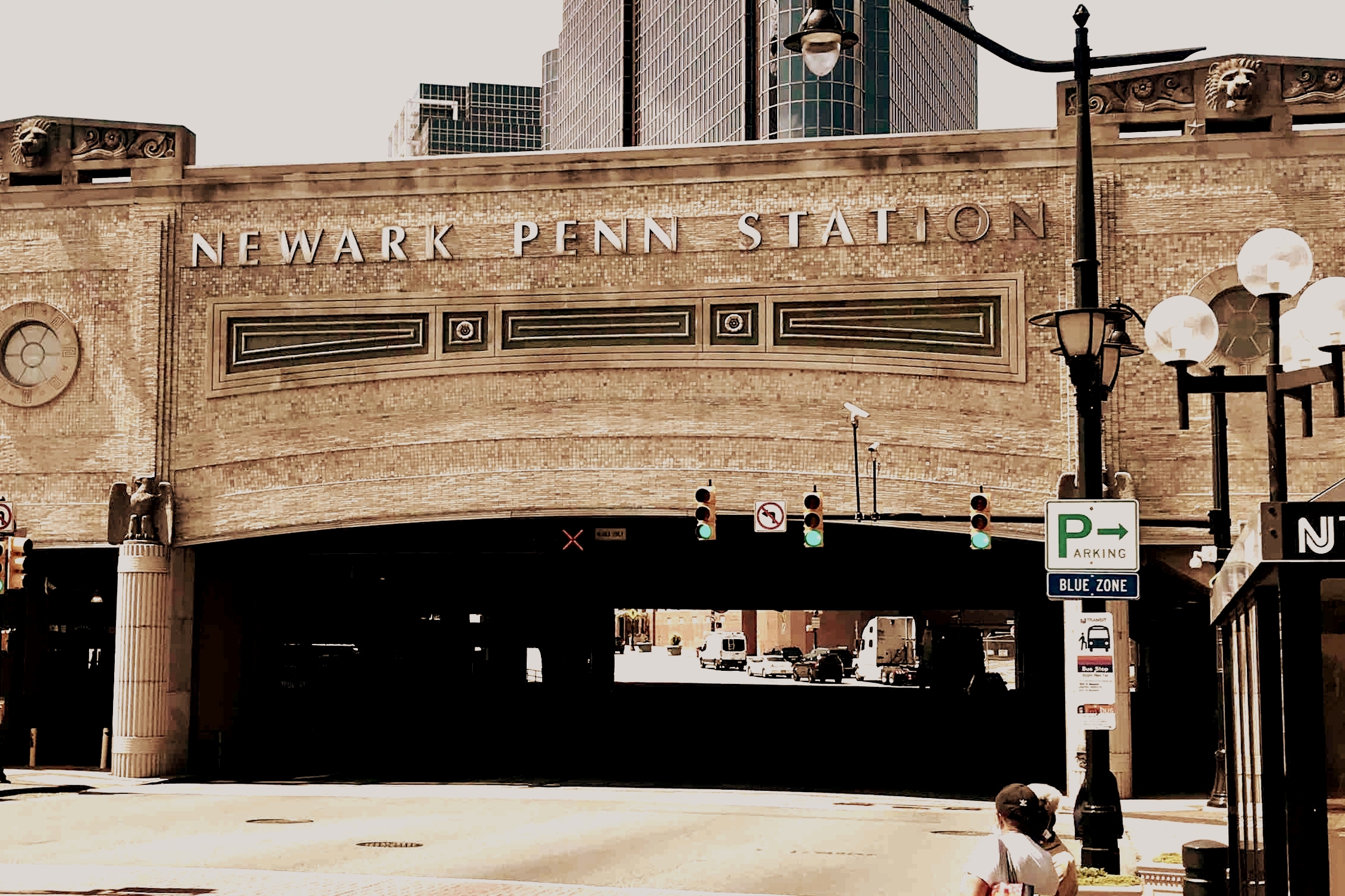 Online Users Shared Bunk Spot, EWR/NYC & highways in North, Newark