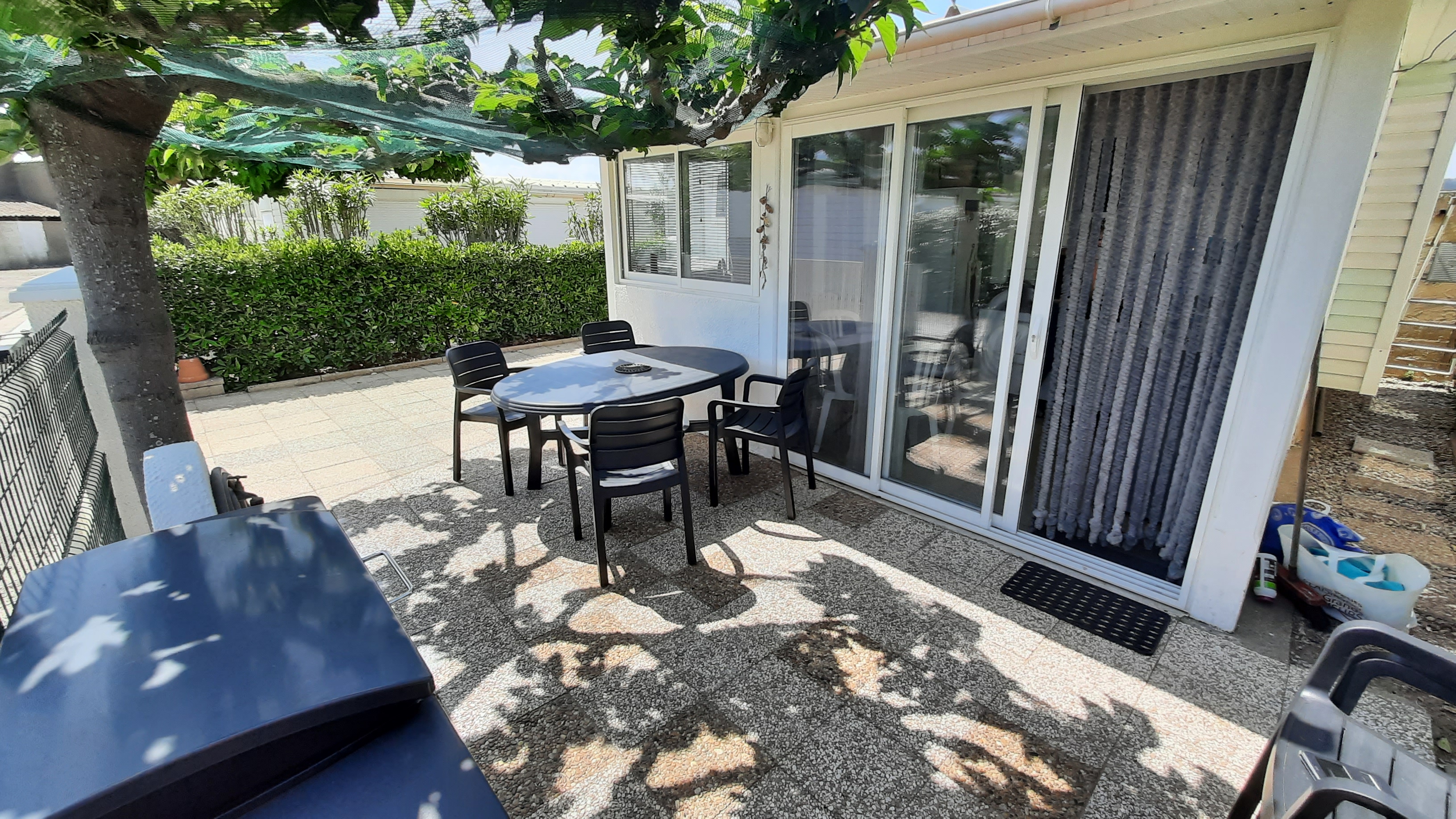 Comfortable bungalow with direct access to Beach