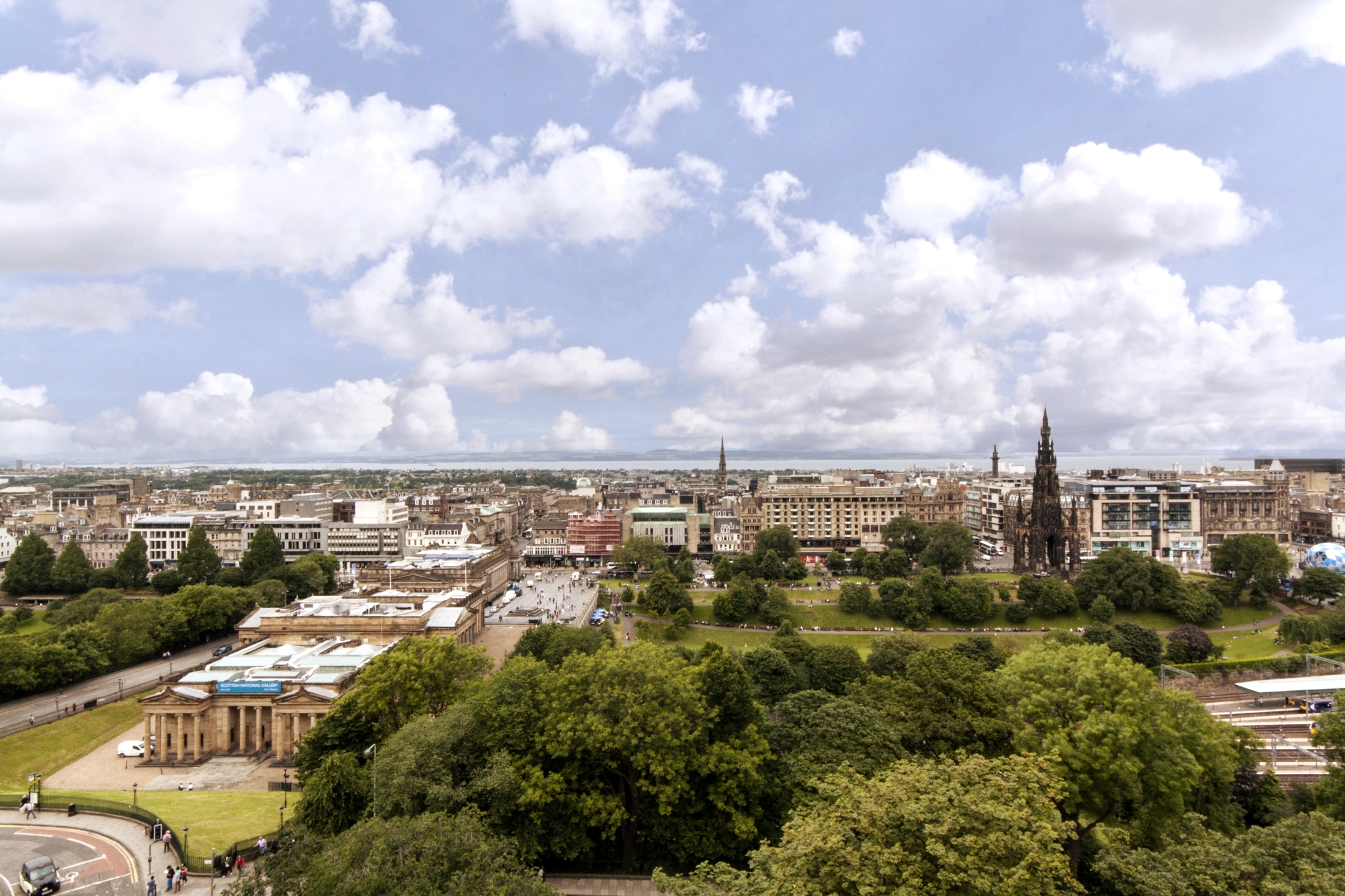 Edinburgh View Studio Apartment in Old Town, Princes Street and Leith Street, Edinburgh