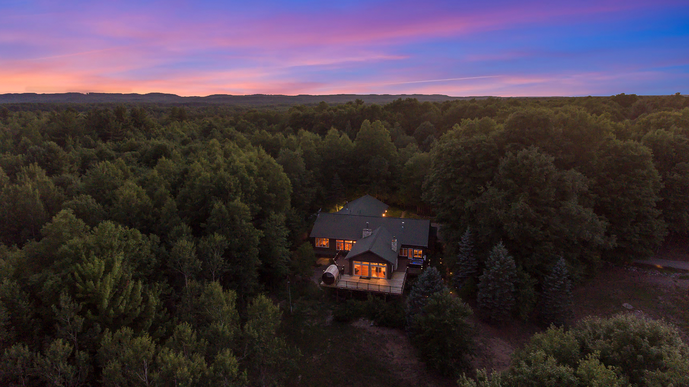 Stay with us at The Lilley Woods Lodge-Crystal