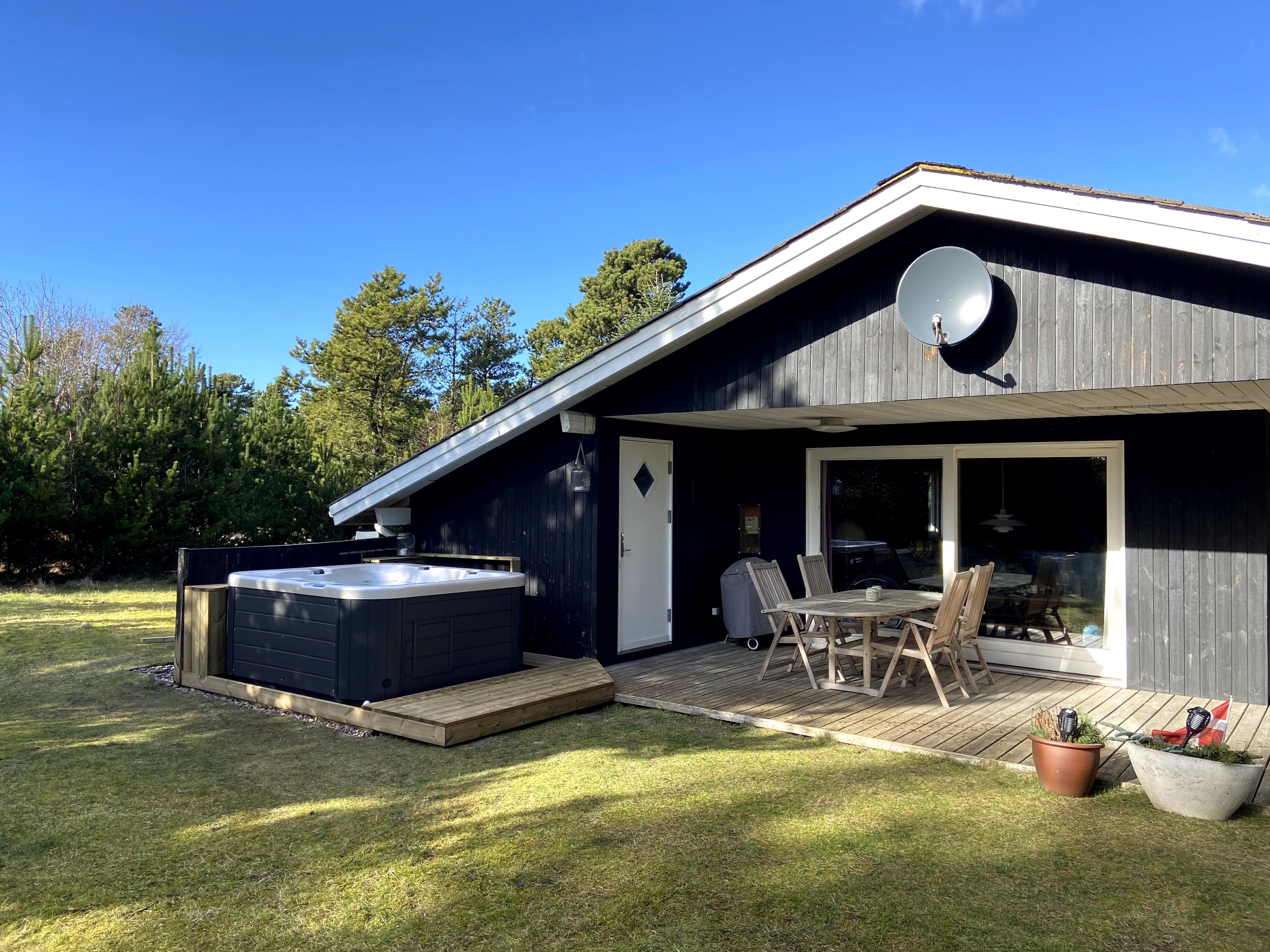 Cozy holiday home close to town and beach