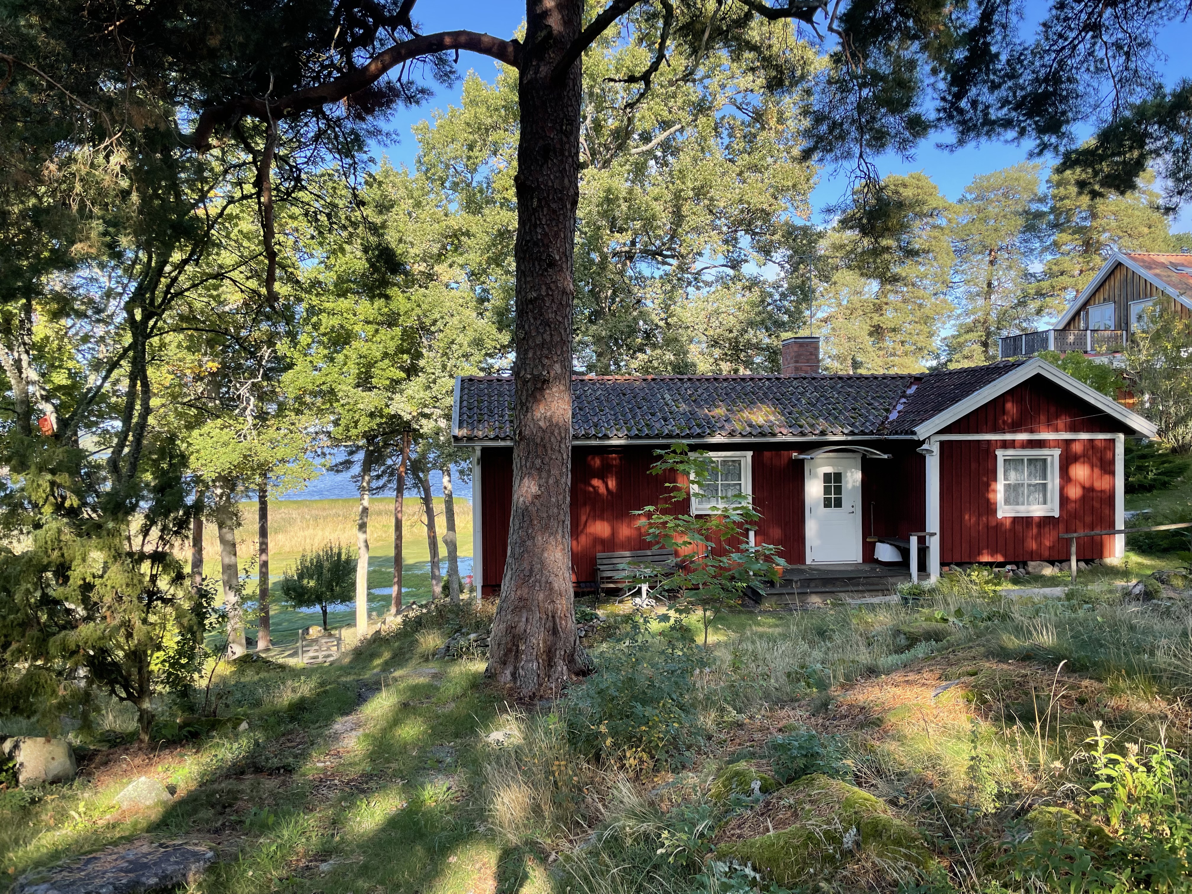 Accommodation with lake view and jetty!