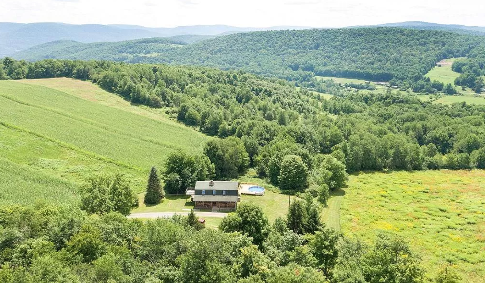 Fall Foliage: Remote Catskills Chalet for 9 guests