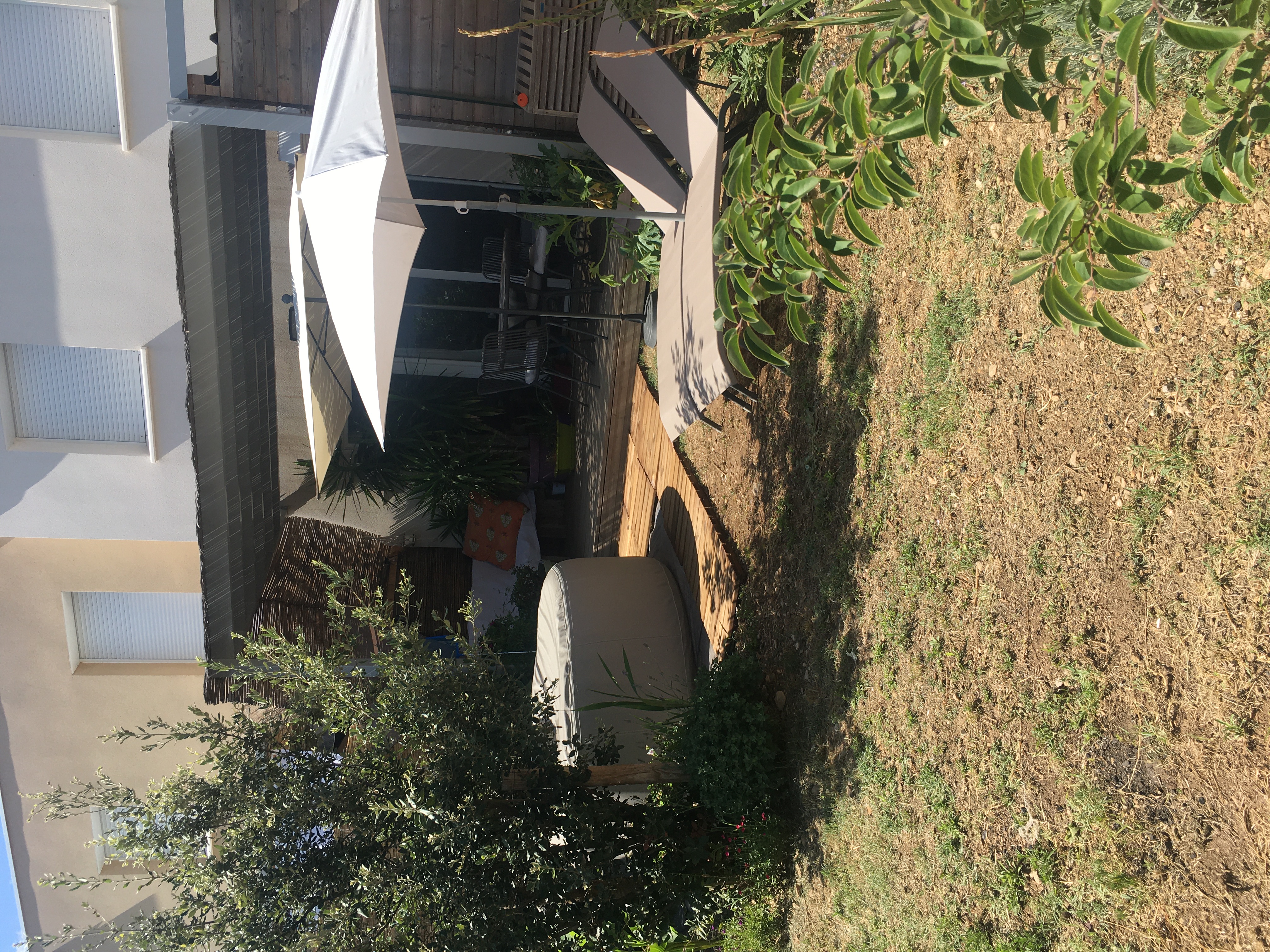 3 bedroom house small garden in Provence