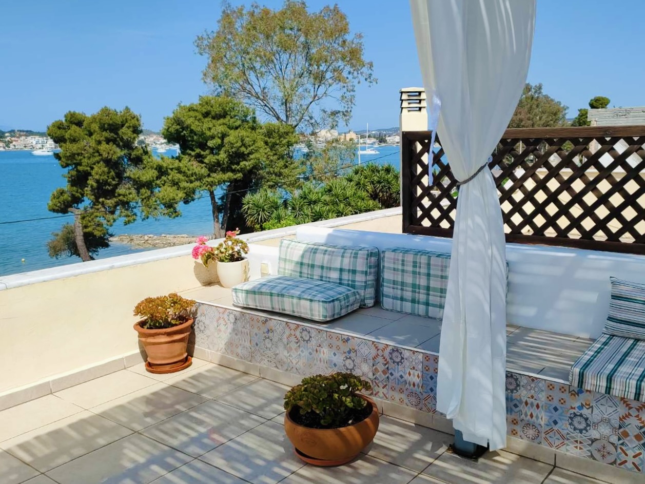 Sea Breeze - Home with a View