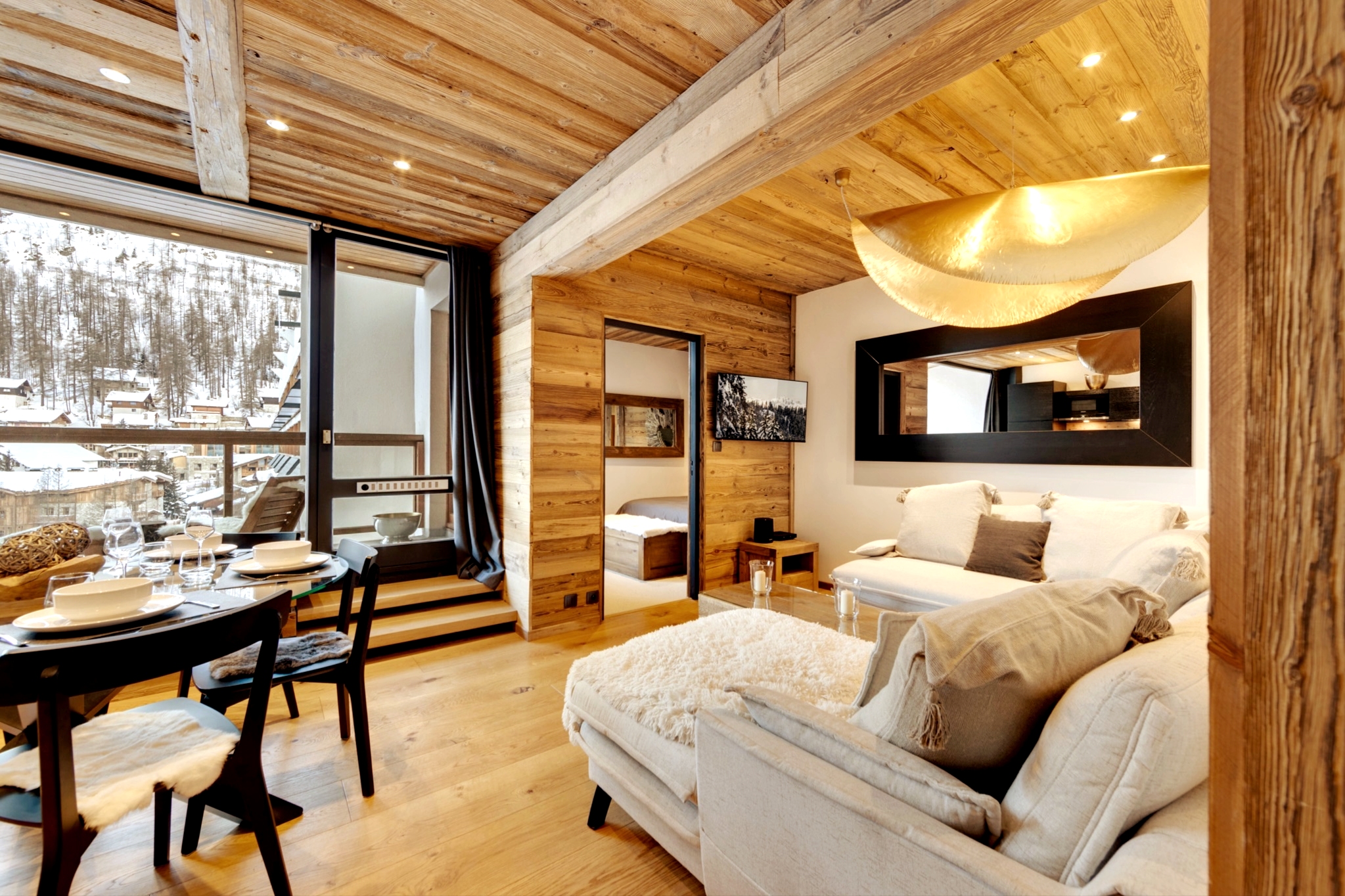 Luxurious apartment, central, with mountain view