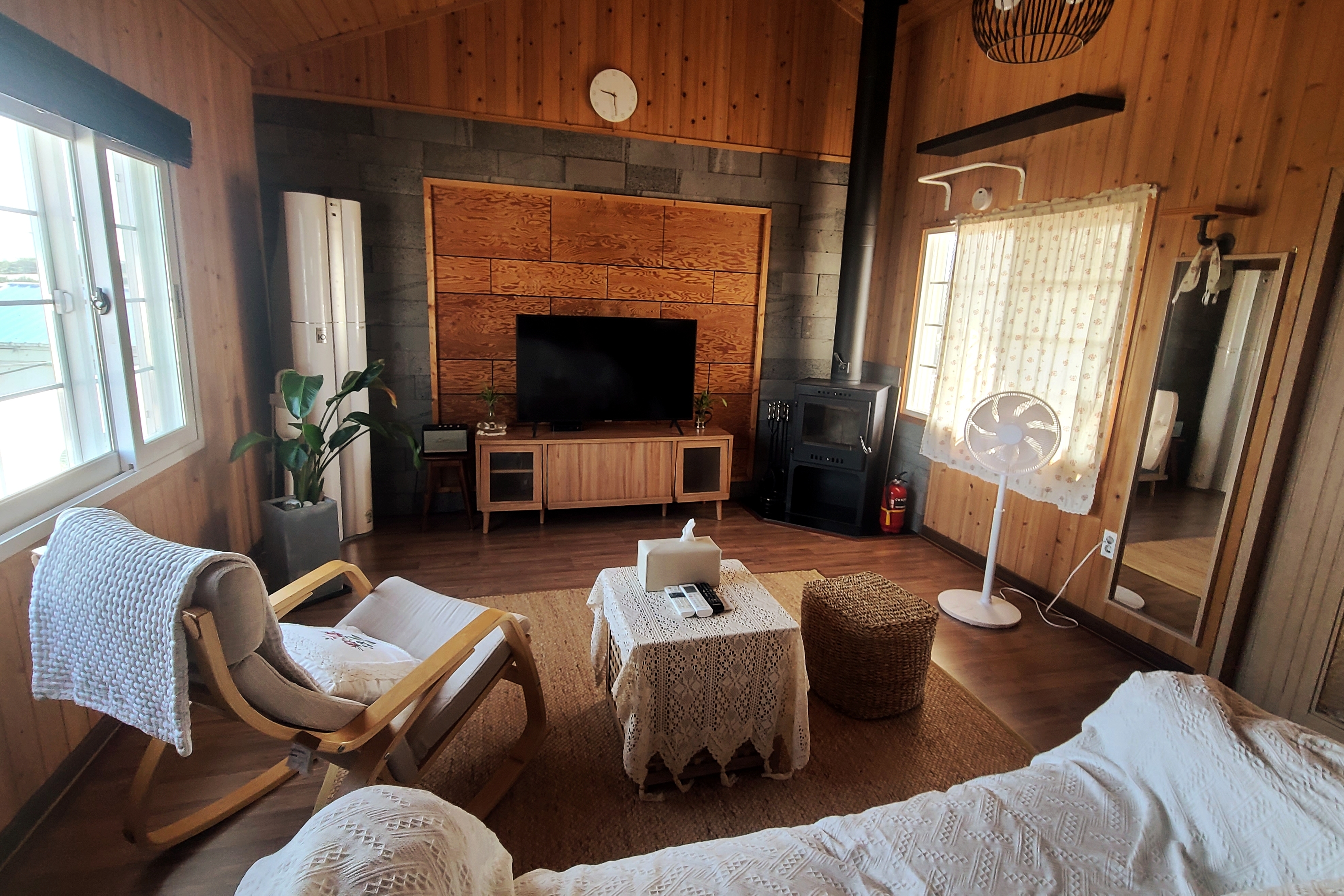 [One day Jeju - Aewol]/fireplace/sensibility/Aewol, the distant sea and Hallasan view