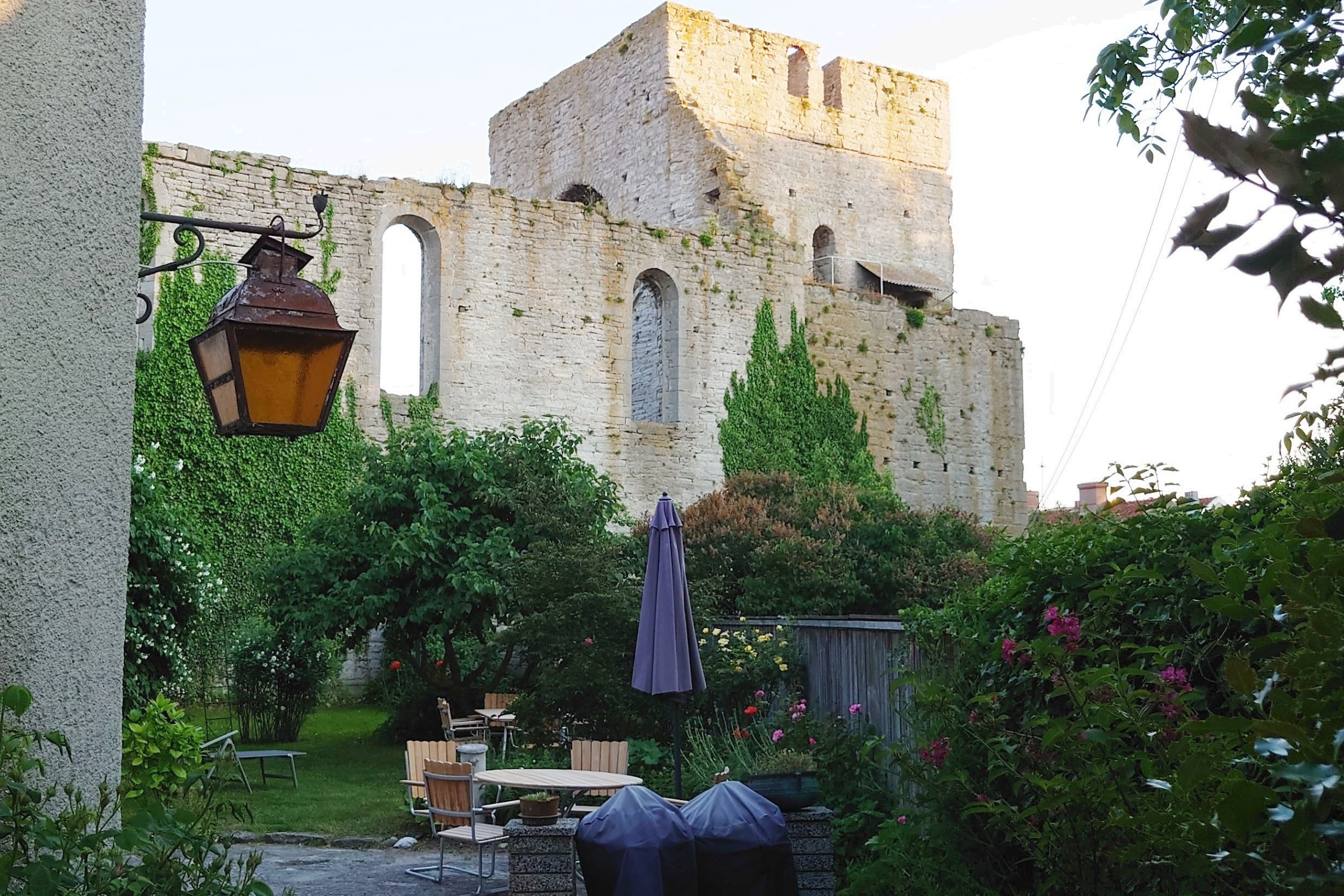 Peaceful suite in best location with amazing courtyard!