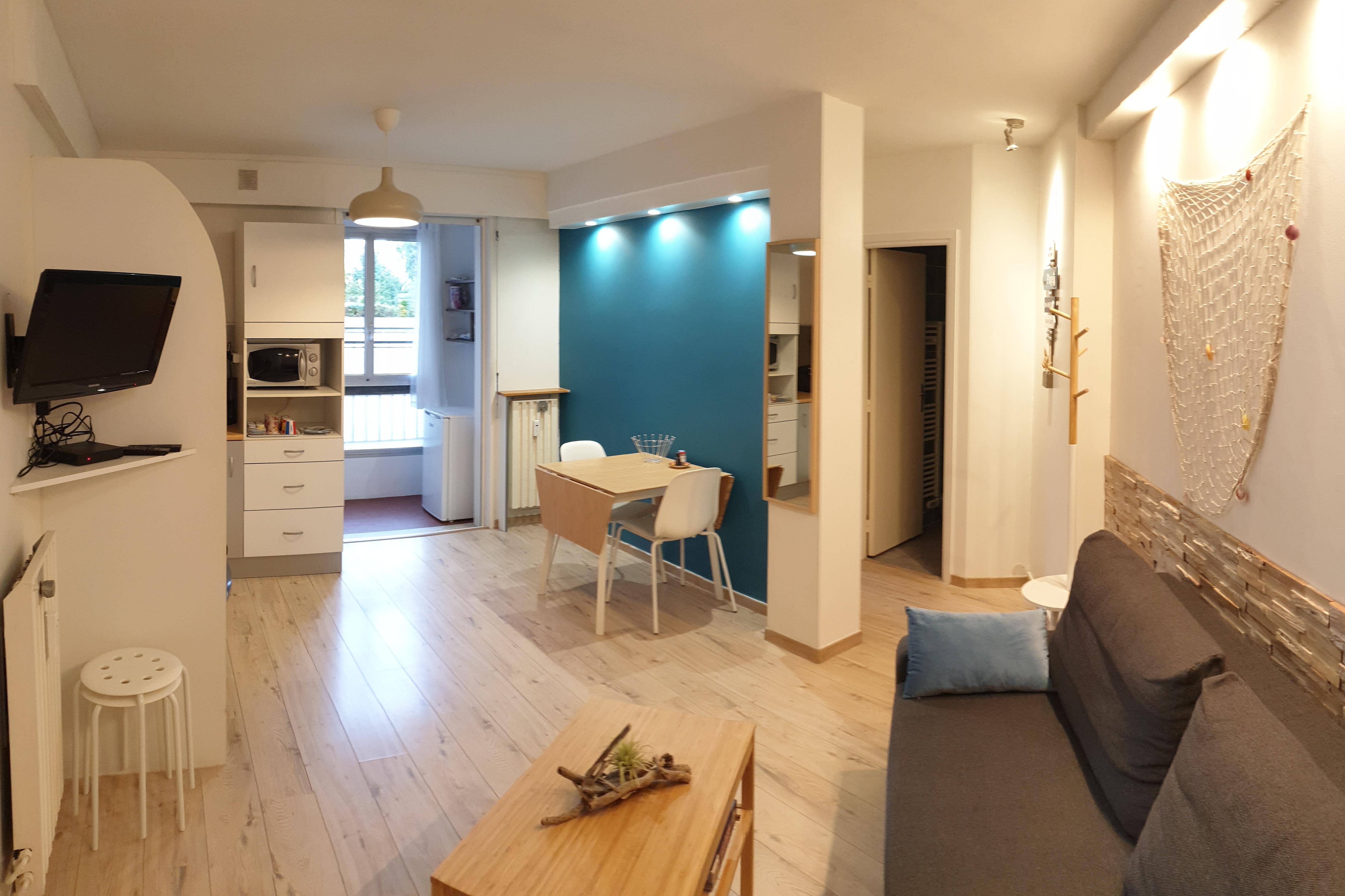 Cosy apartment downtown + private parking/air conditioning