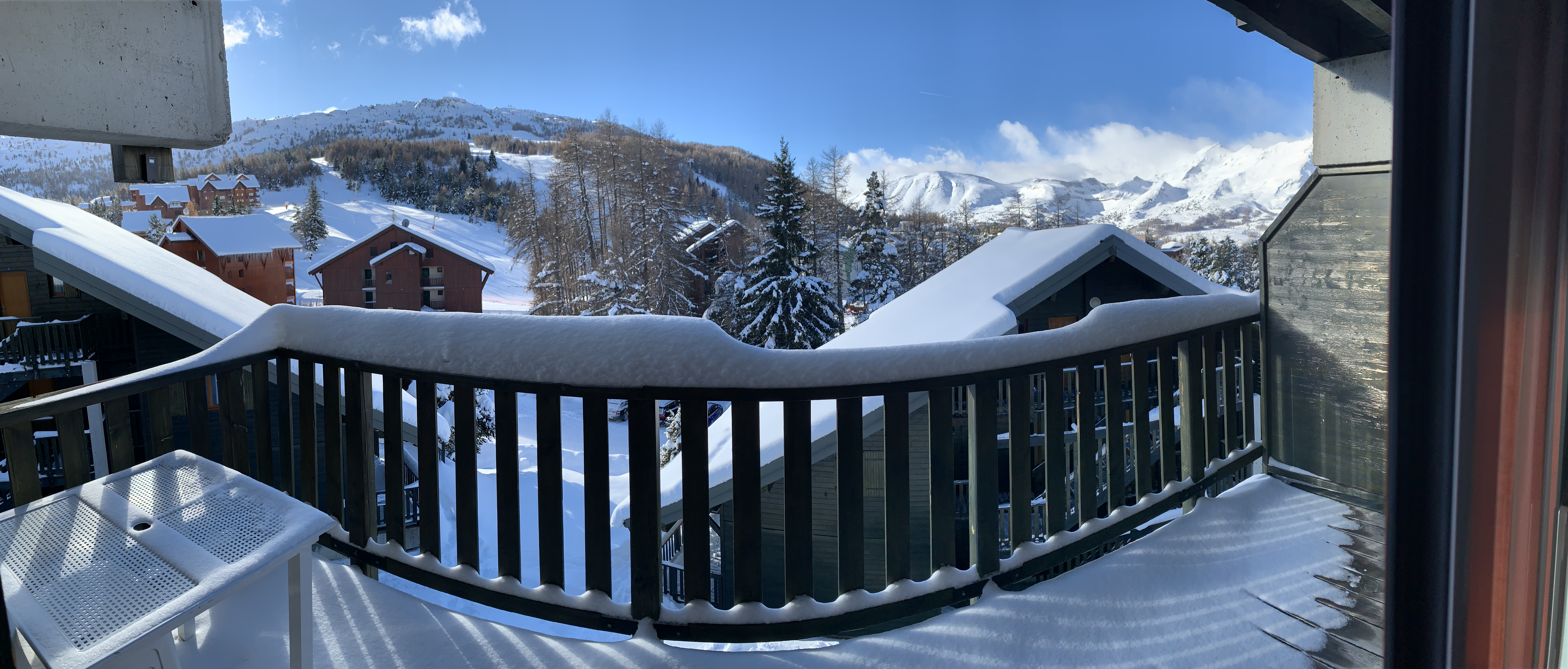 Beautiful T2, 4/6 sunny people with mountain views