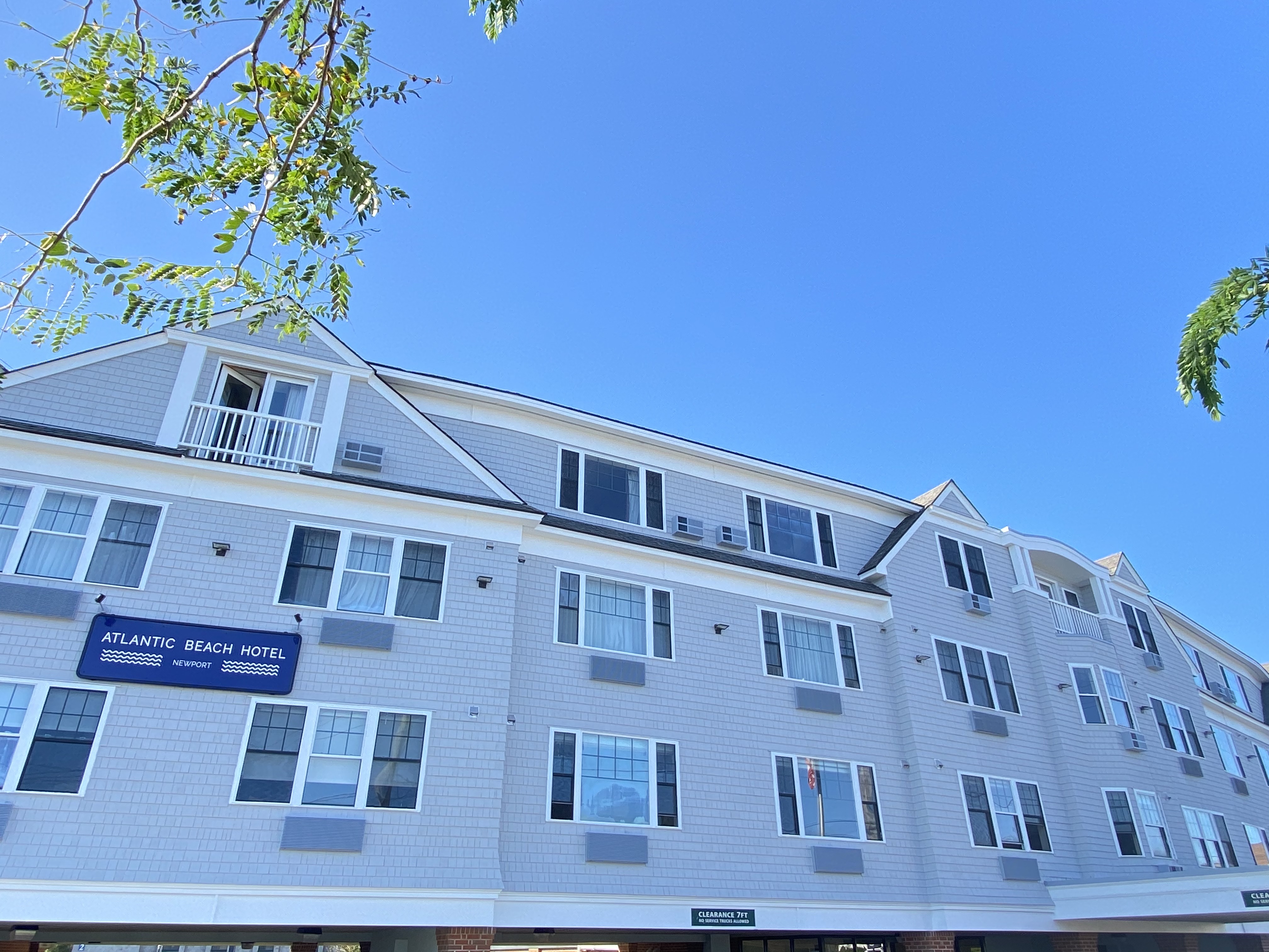 2-beds, Beach Hotel Newport - Boutique hotels for Rent in Middletown ...
