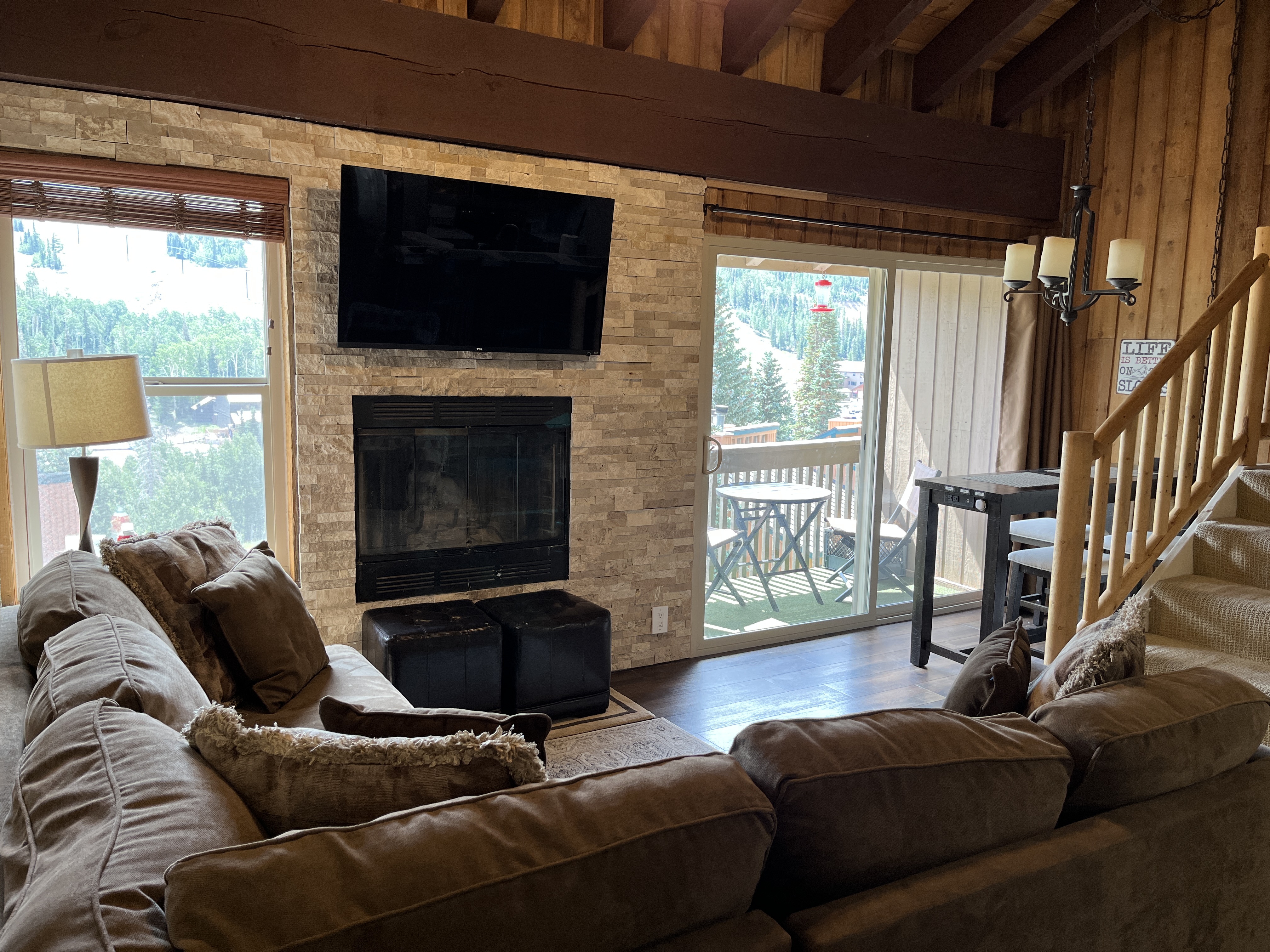 Updated Condo, 1GB WiFi, Fireplace, Balcony,Views!