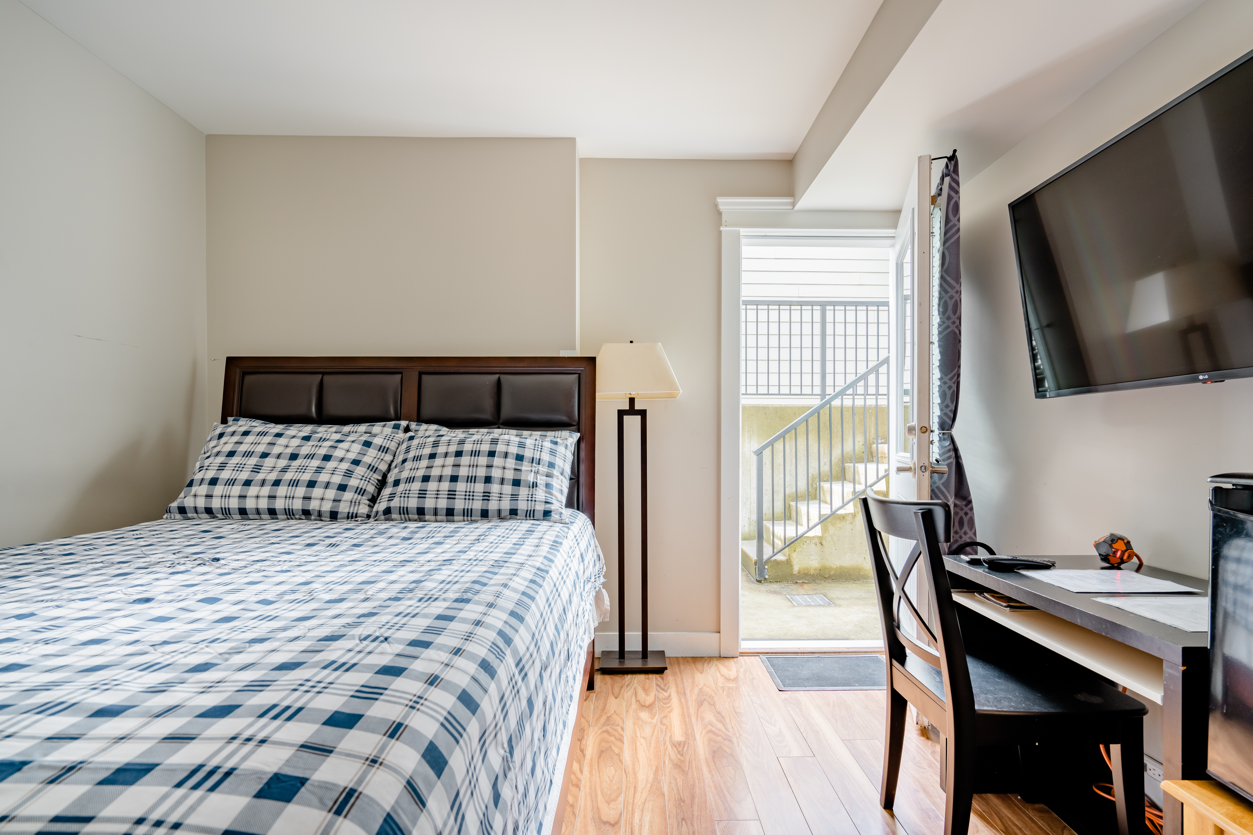 PVT Room w/Private entrance in New Home