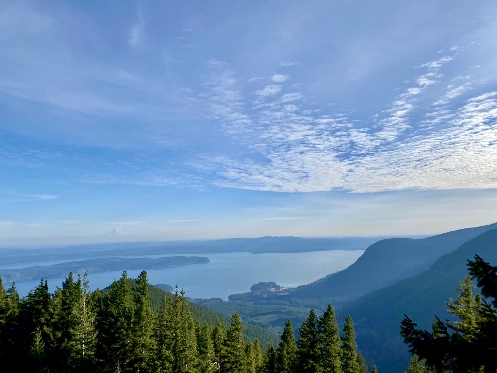 Cabine rouge dans les bois la péninsule olympique Guest houses à