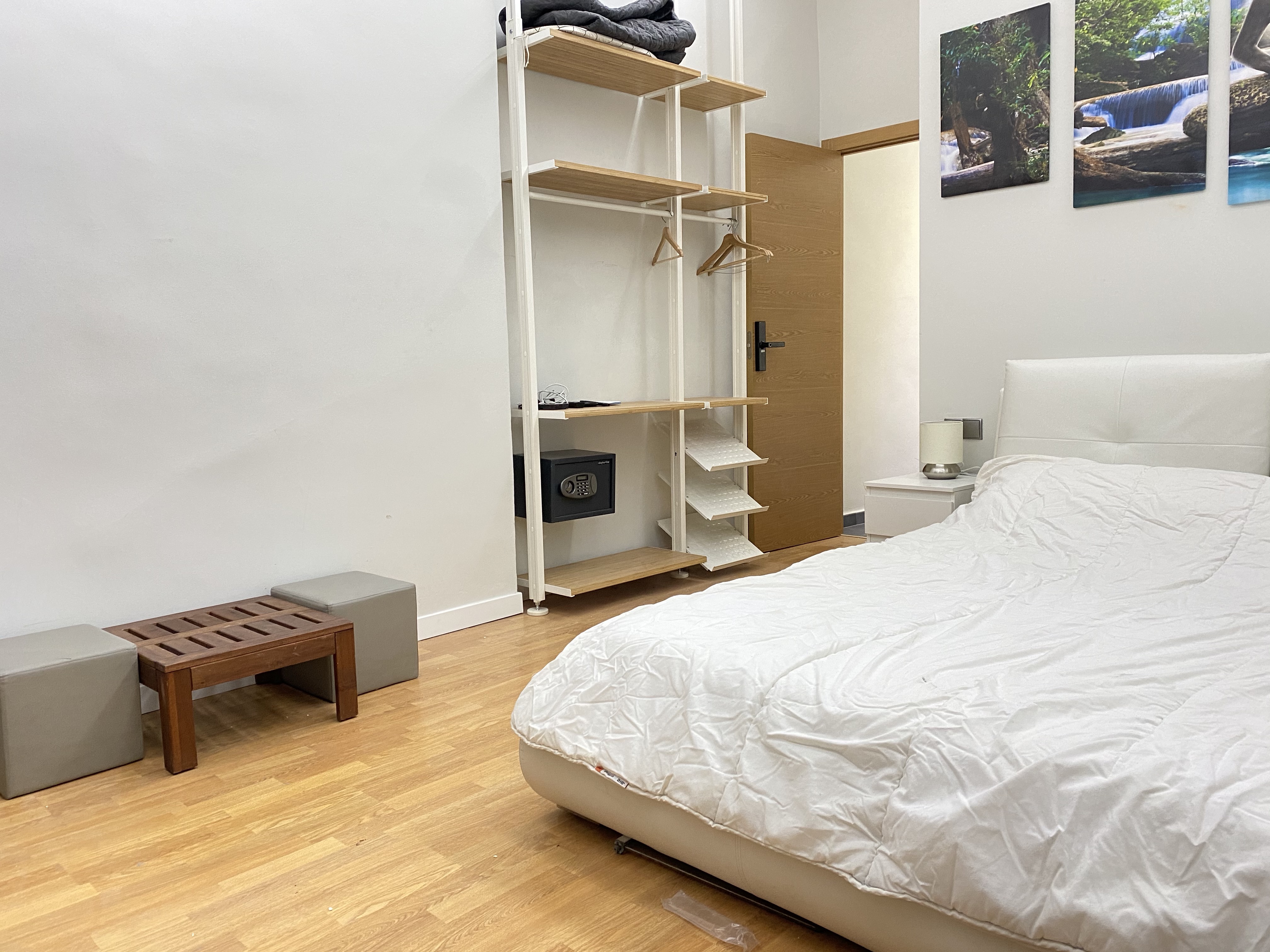 Large Quiet Room Interior Patio 25m2 Apartments For Rent In Barcelona Catalunya Spain