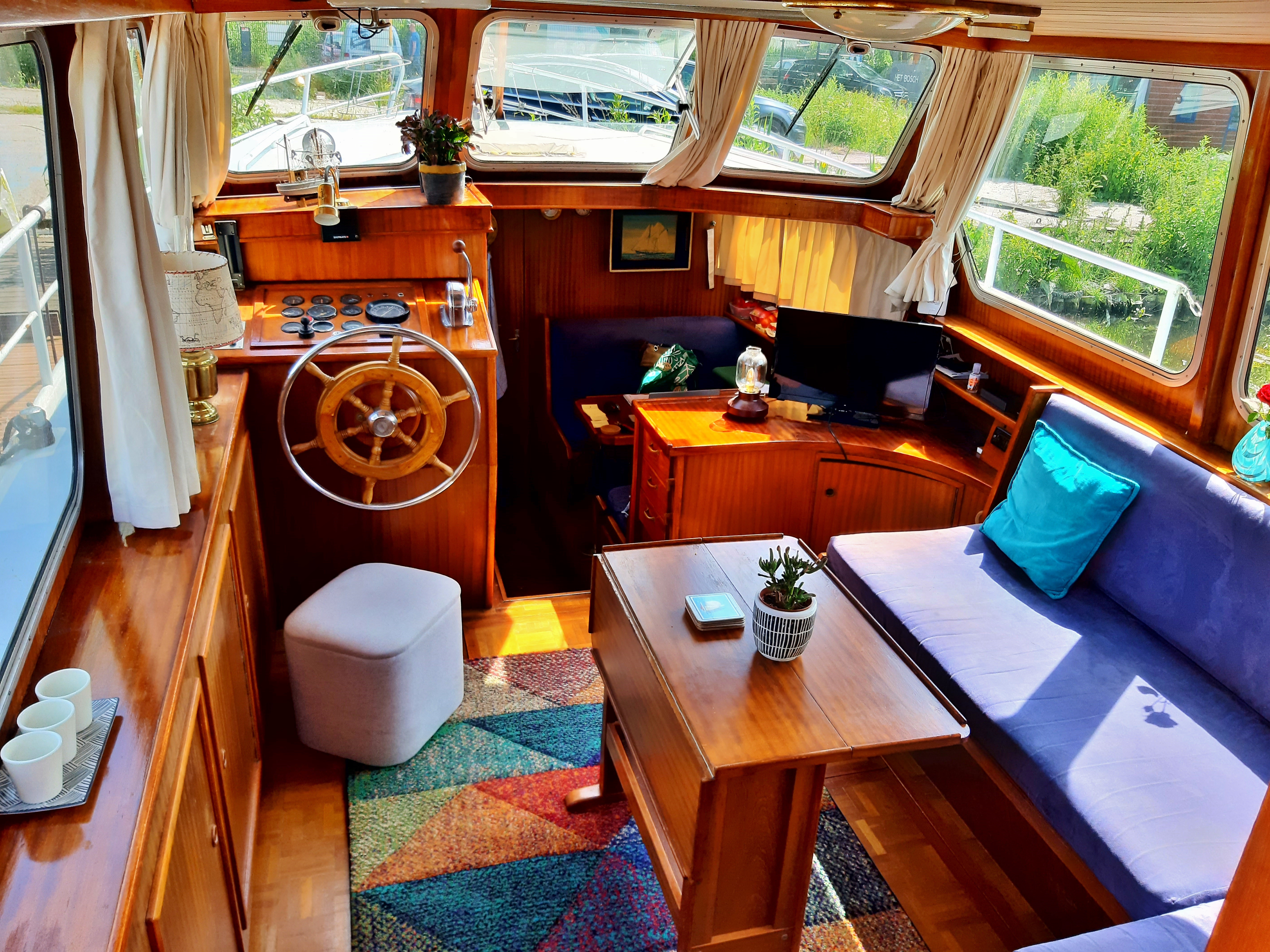 Motor Yacht Amstelle close to centre of Amsterdam โ Amsterdam stay