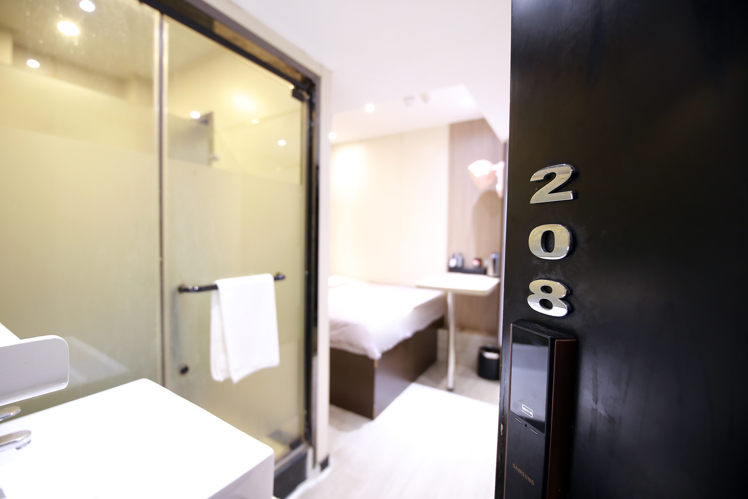 170sqm Serviced suite room for short and long term in Yau Tsim Mong, Hong Kong