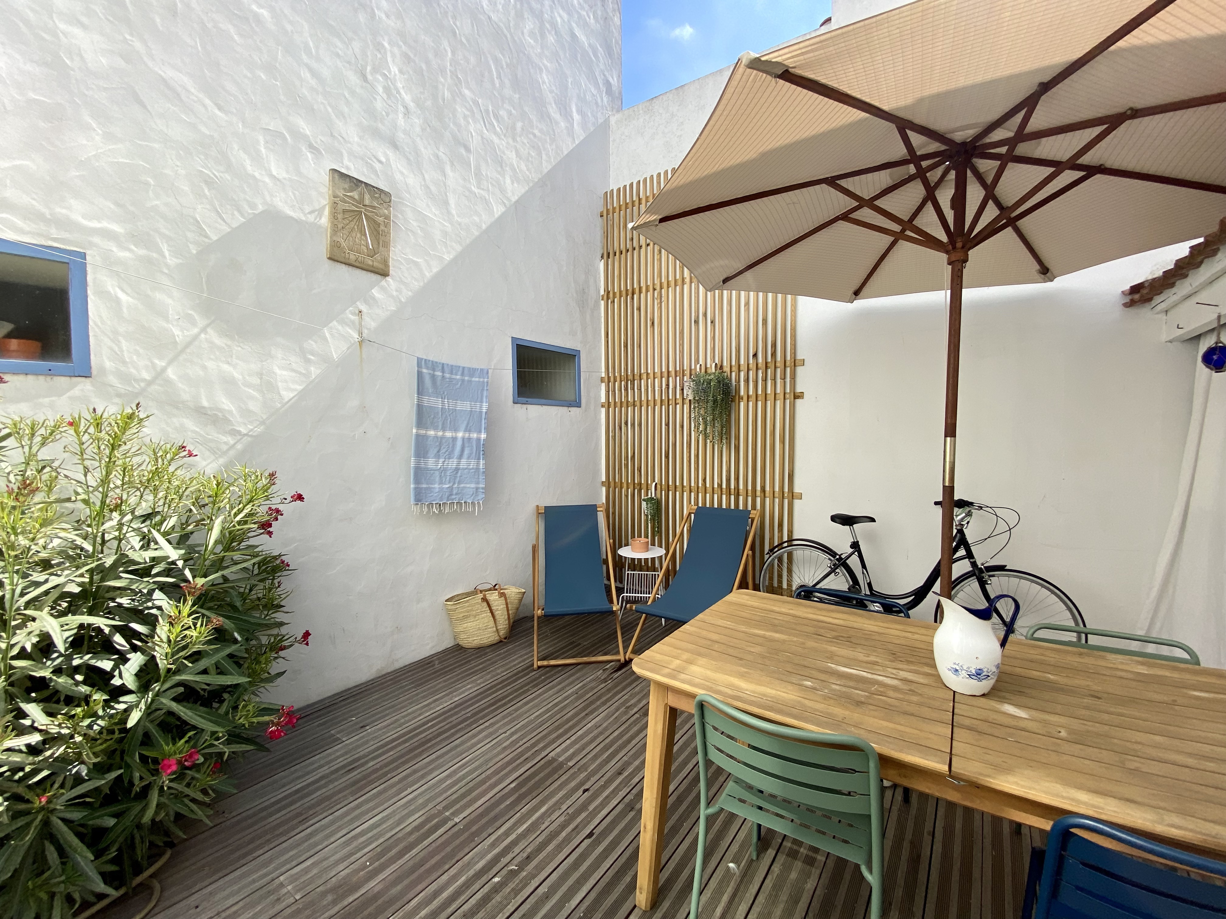 Warm townhouse with patio