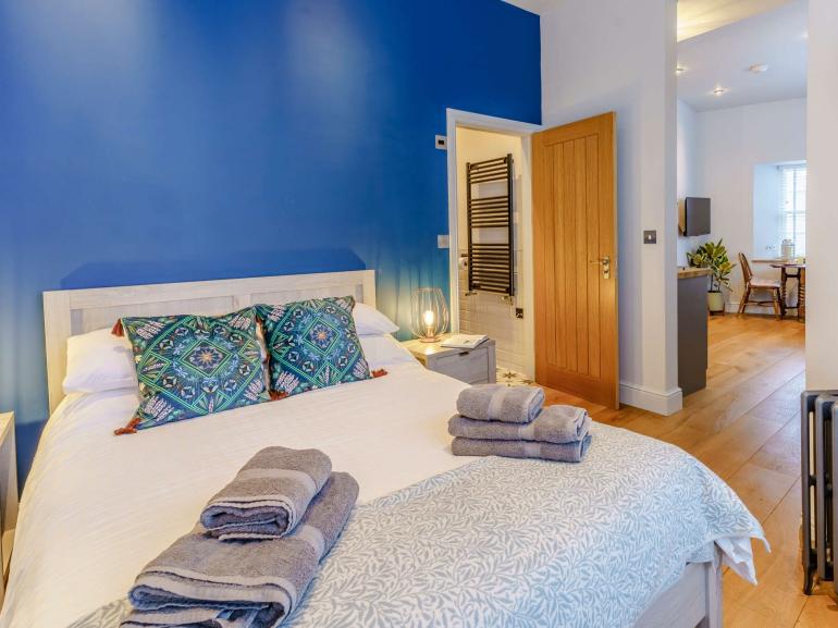Luxury studio above the stunning Tenby Harbour