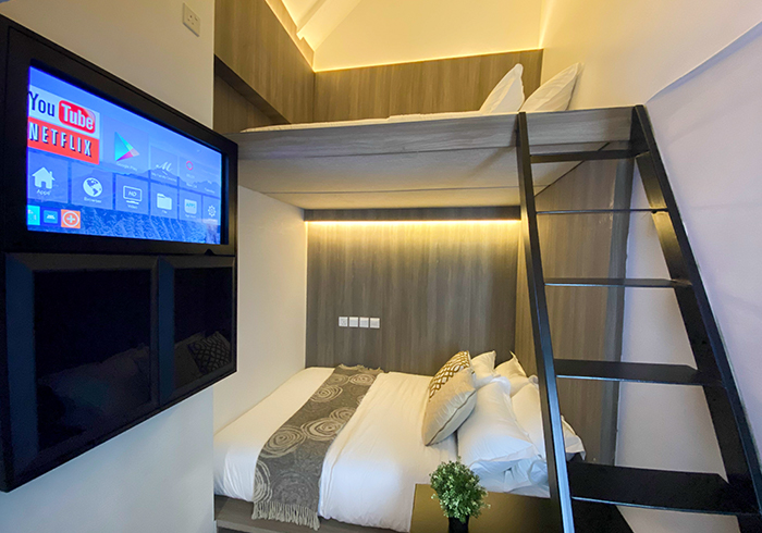 Triple room, shared bathroom in Chinatown