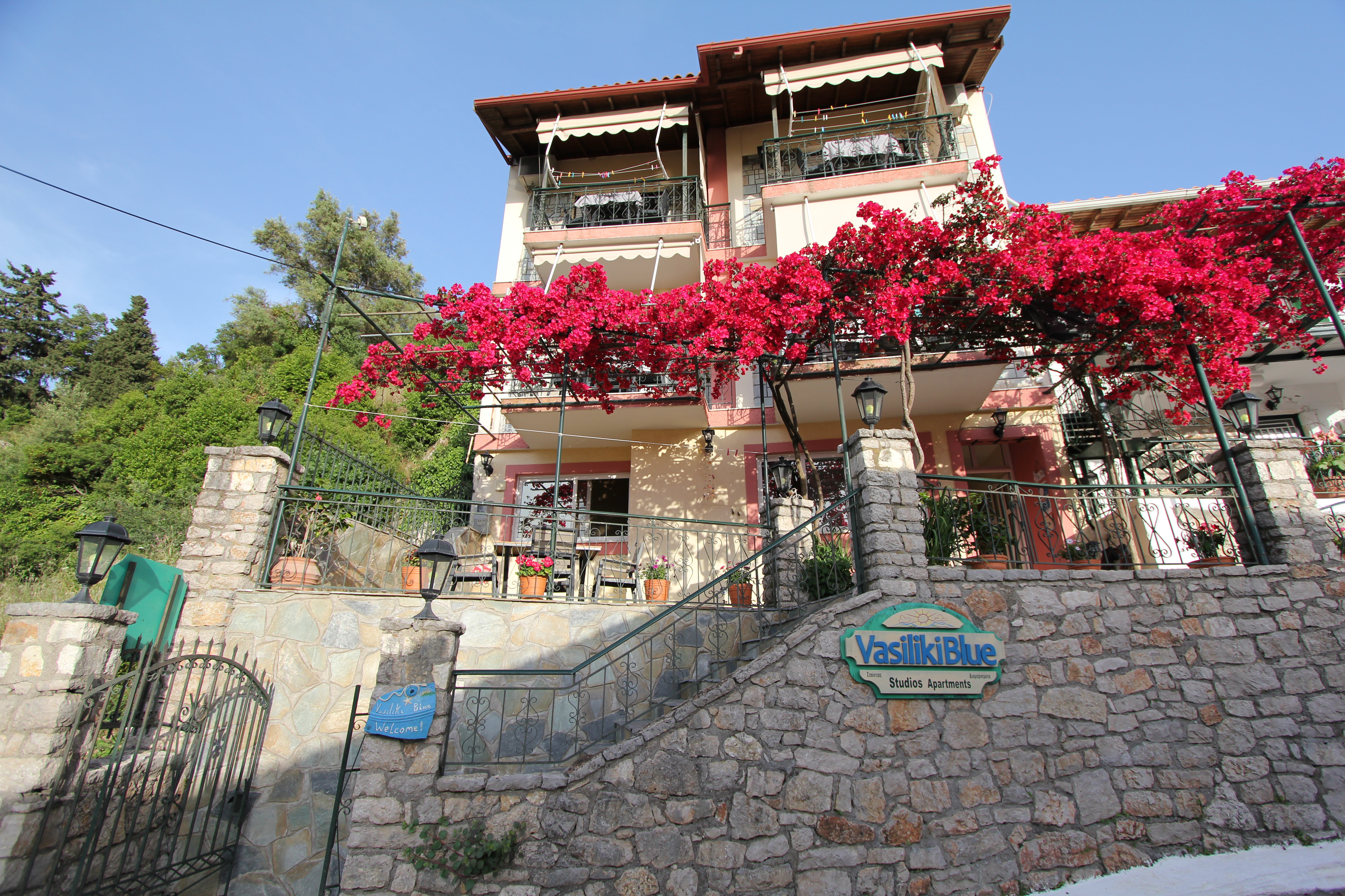 Vasiliki Blue - Greek hospitality