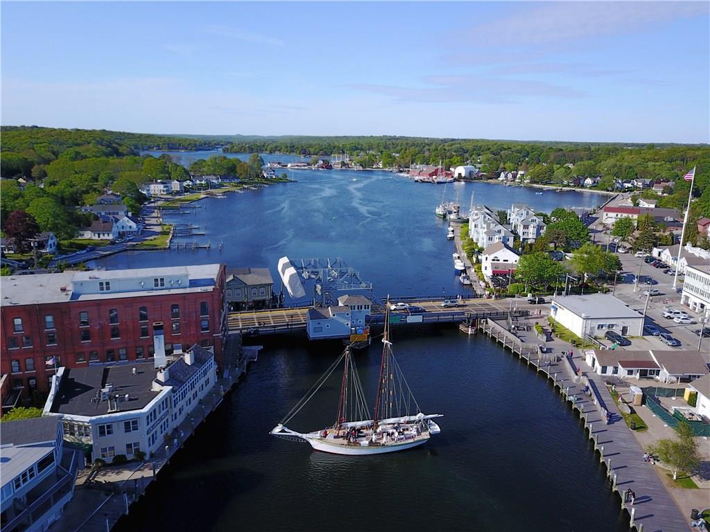 RARE GEM W/ 5 QUEENS MYSTIC SEAPORT & AQUARIUM Houses for Rent in