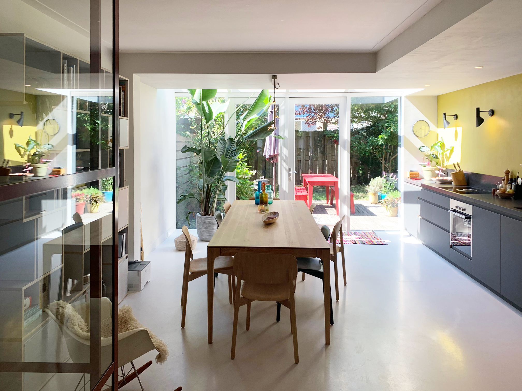 Spacious ground floor apartment with garden — Amsterdam stay