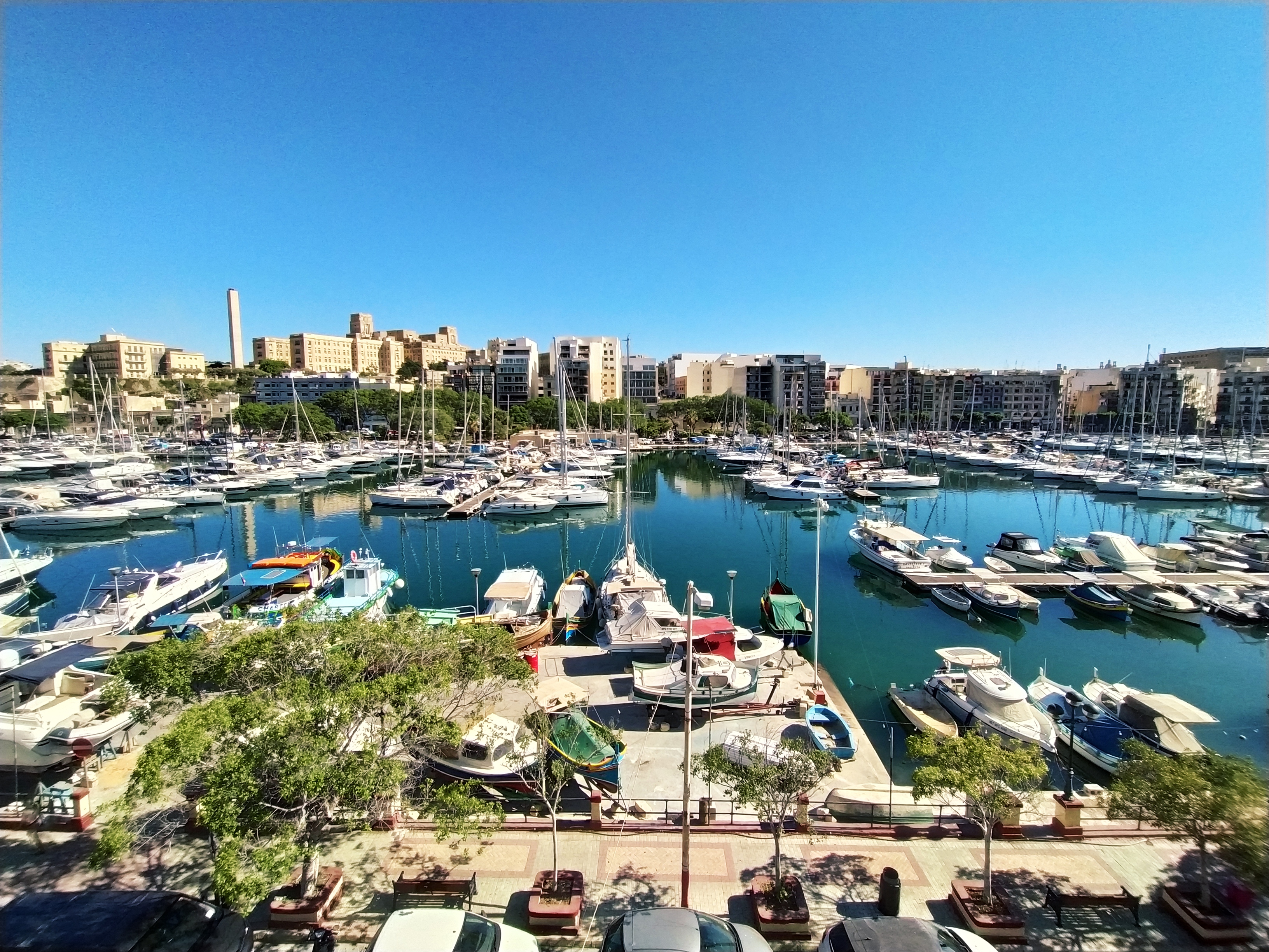 2 Bedroom Central & Spacious with Sea Views