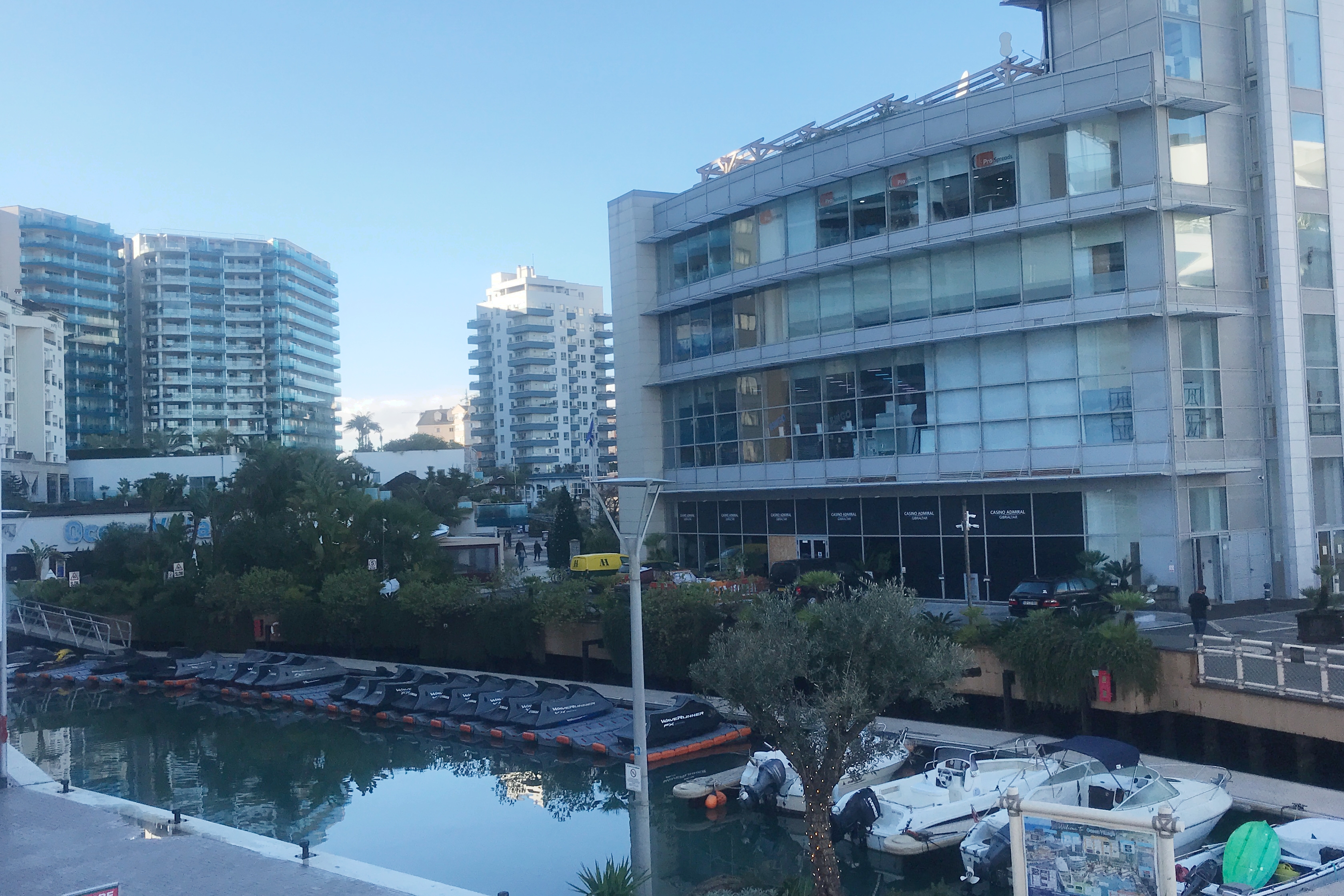 Marina views in the centre of eating heaven.