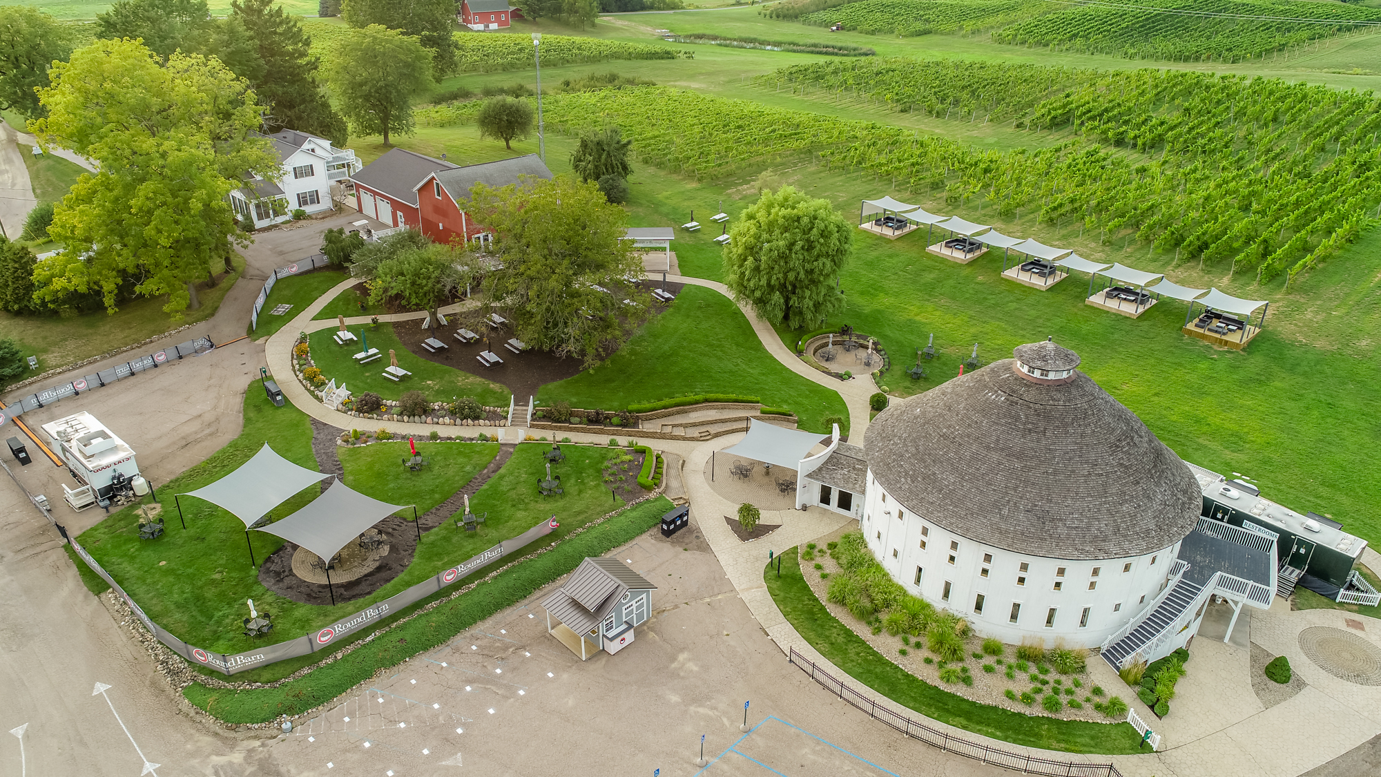 Round Barn Estate Escape To The Vineyard Houses For Rent In Baroda