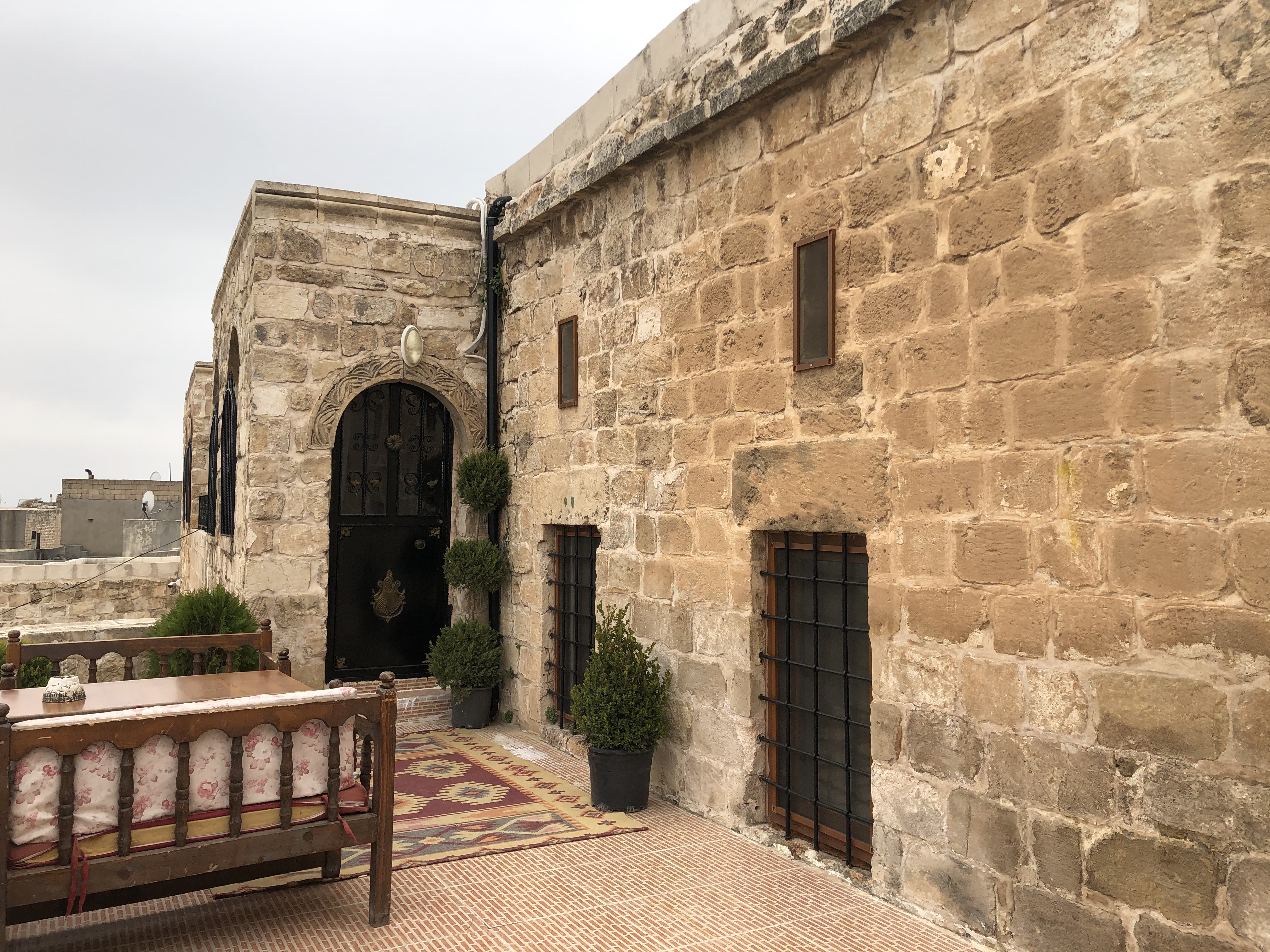 tarihi konak icinde 1 1 ev 1 artuklu sehrinde kiralik evler mardin turkiye