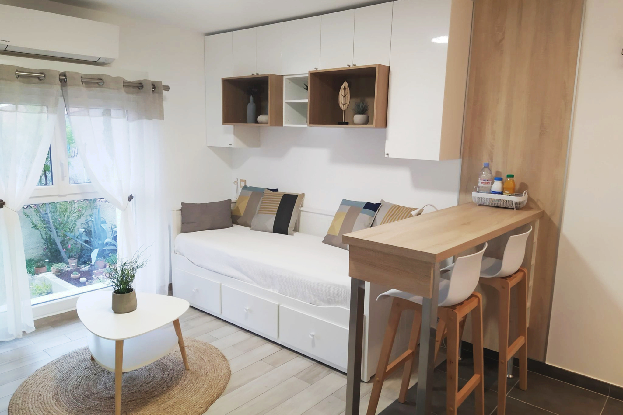 Modern, bright, independent and cozy studio !
