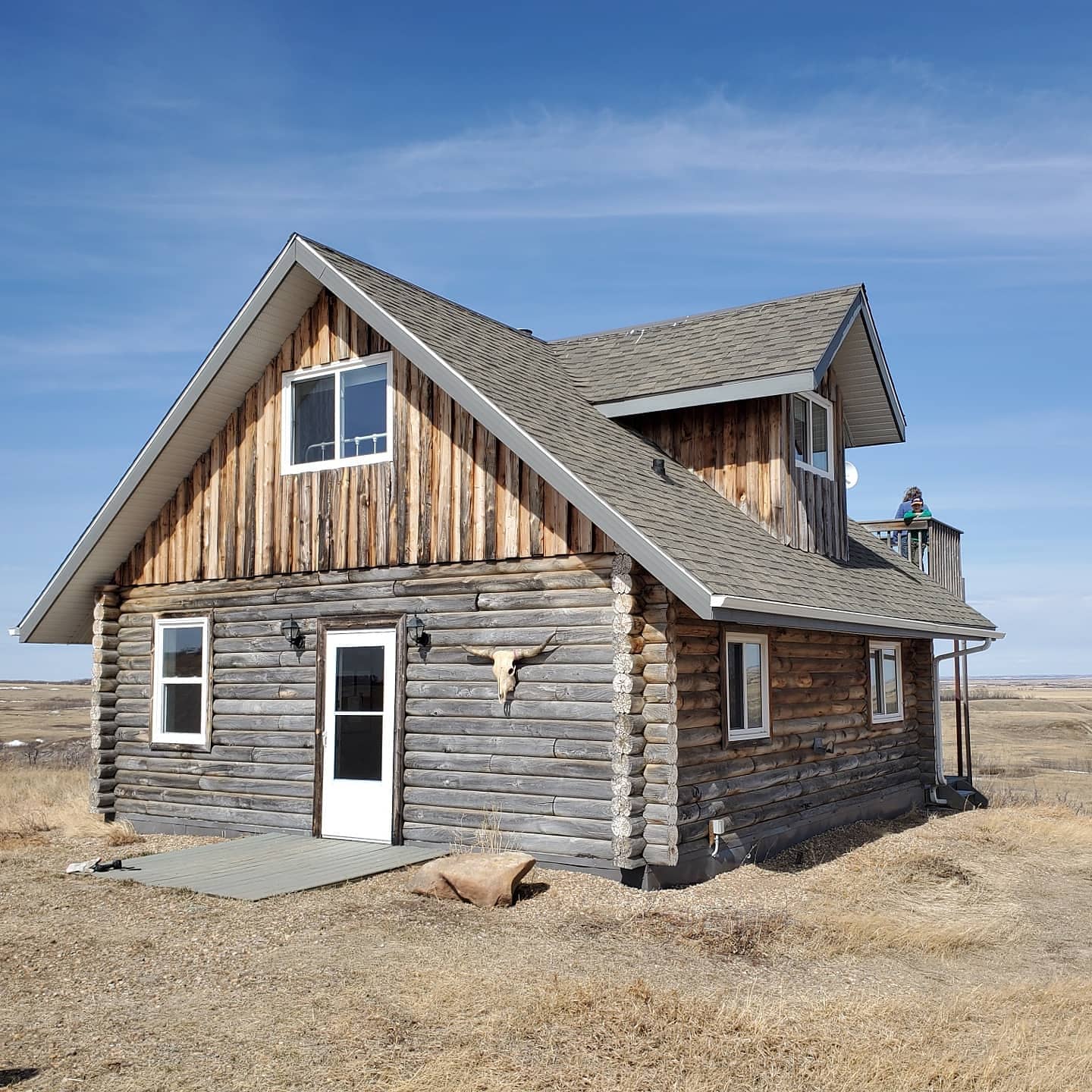 Glamping in a Log Cabin on an Alberta Coulee Farm stays for Rent in Castor, Alberta, Canada