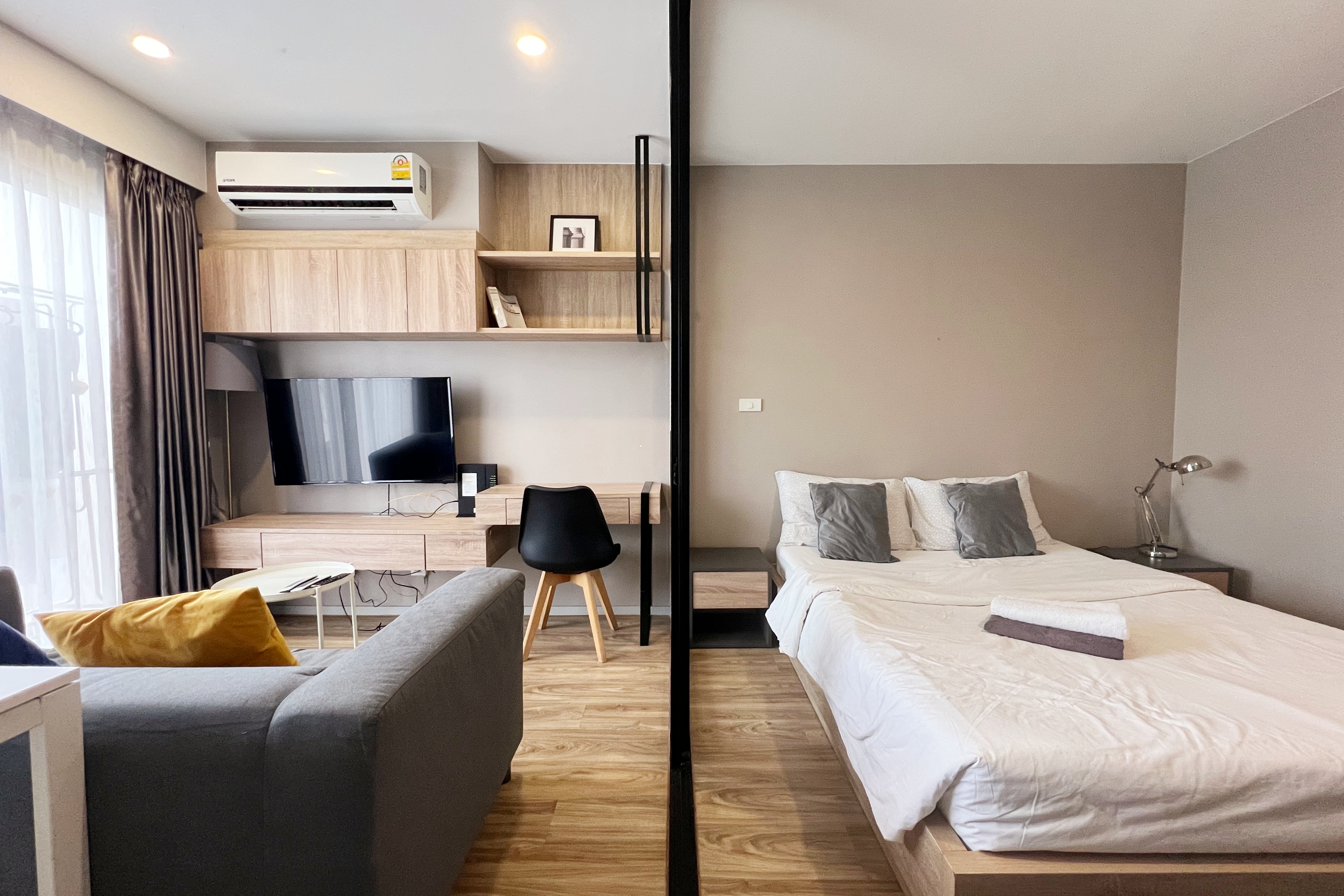 Mid-town condo/Surasak BTS Sathorn/Free Pool