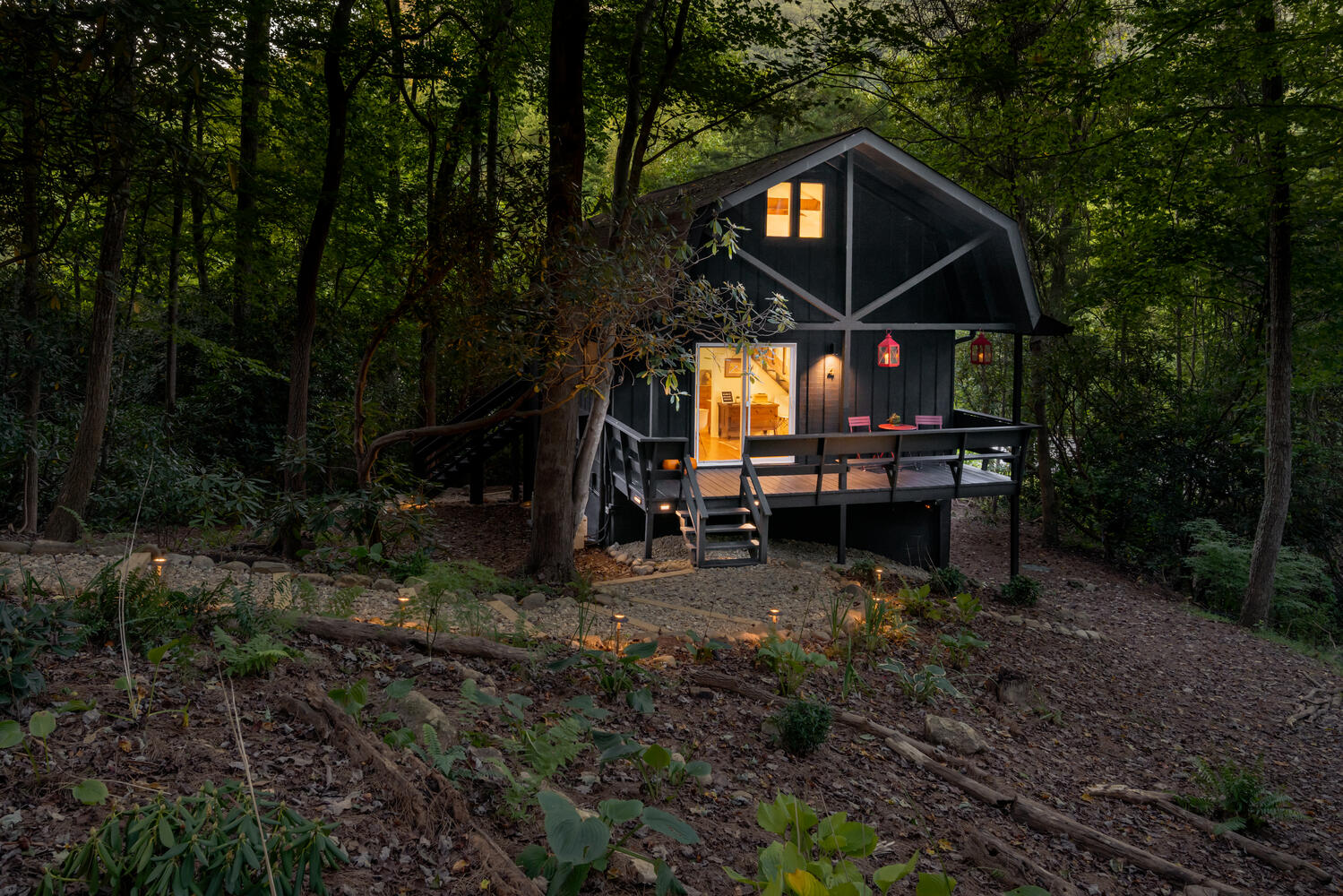 The Black Barnhouse Minutes to D/T Asheville Cottages for Rent in
