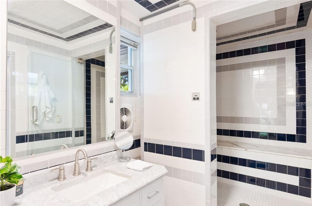 Cozy Tampa Spa Suite ★ STEAM ROOM ★ Guest suites for Rent in Tampa