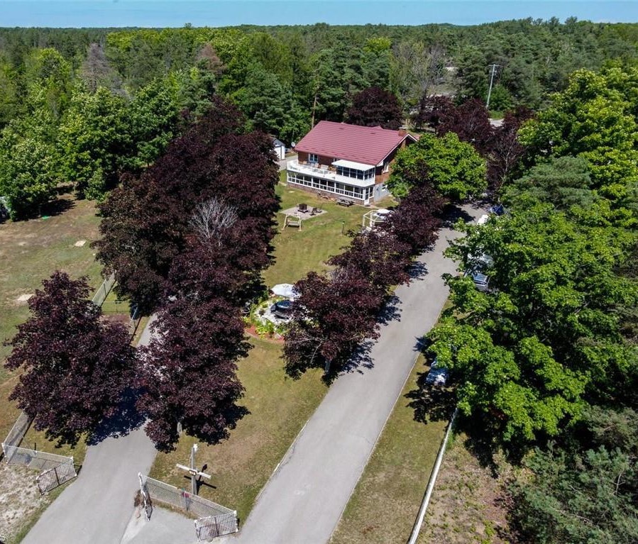 Hidden Gem of Sauble Beach Minutes From the Beach!