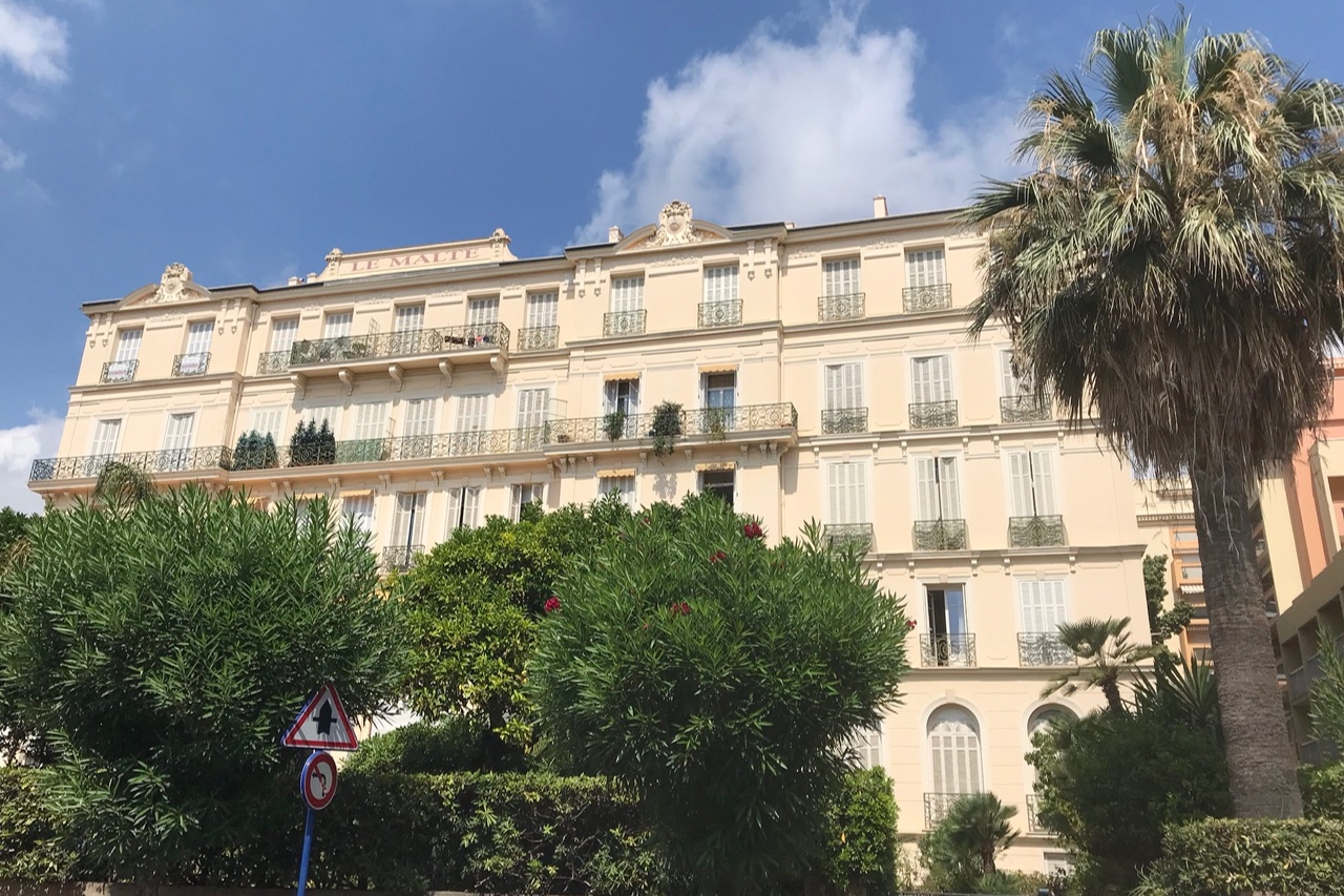 Menton Centre F2 renovated spacious ideal family Airbnb