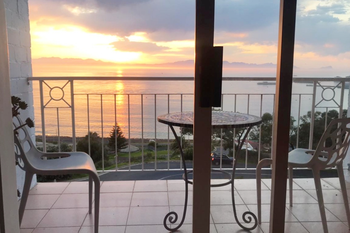 Unbelievable Sea Views from balcony in Simonstown!