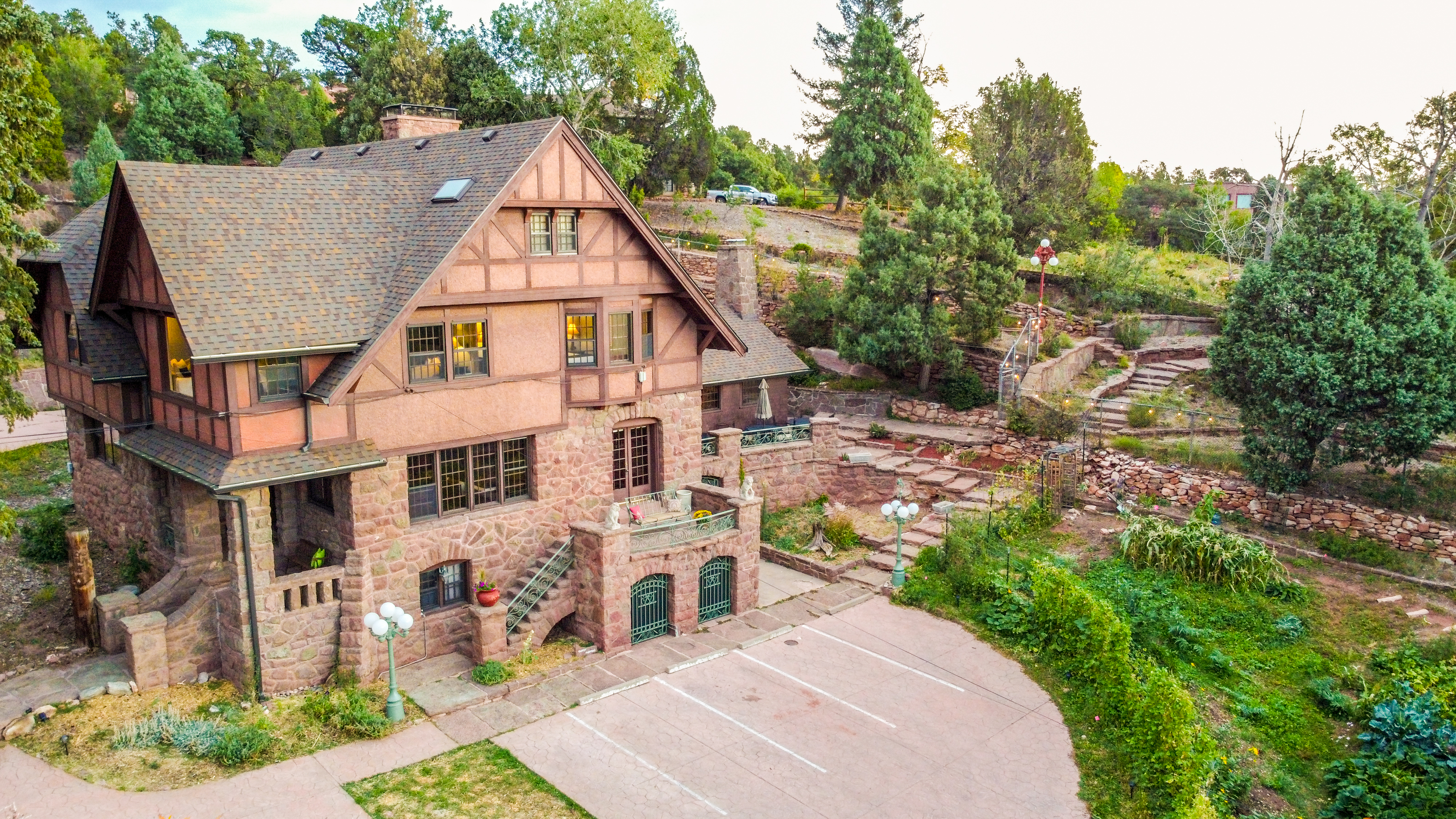 16+ Craftwood Inn Colorado