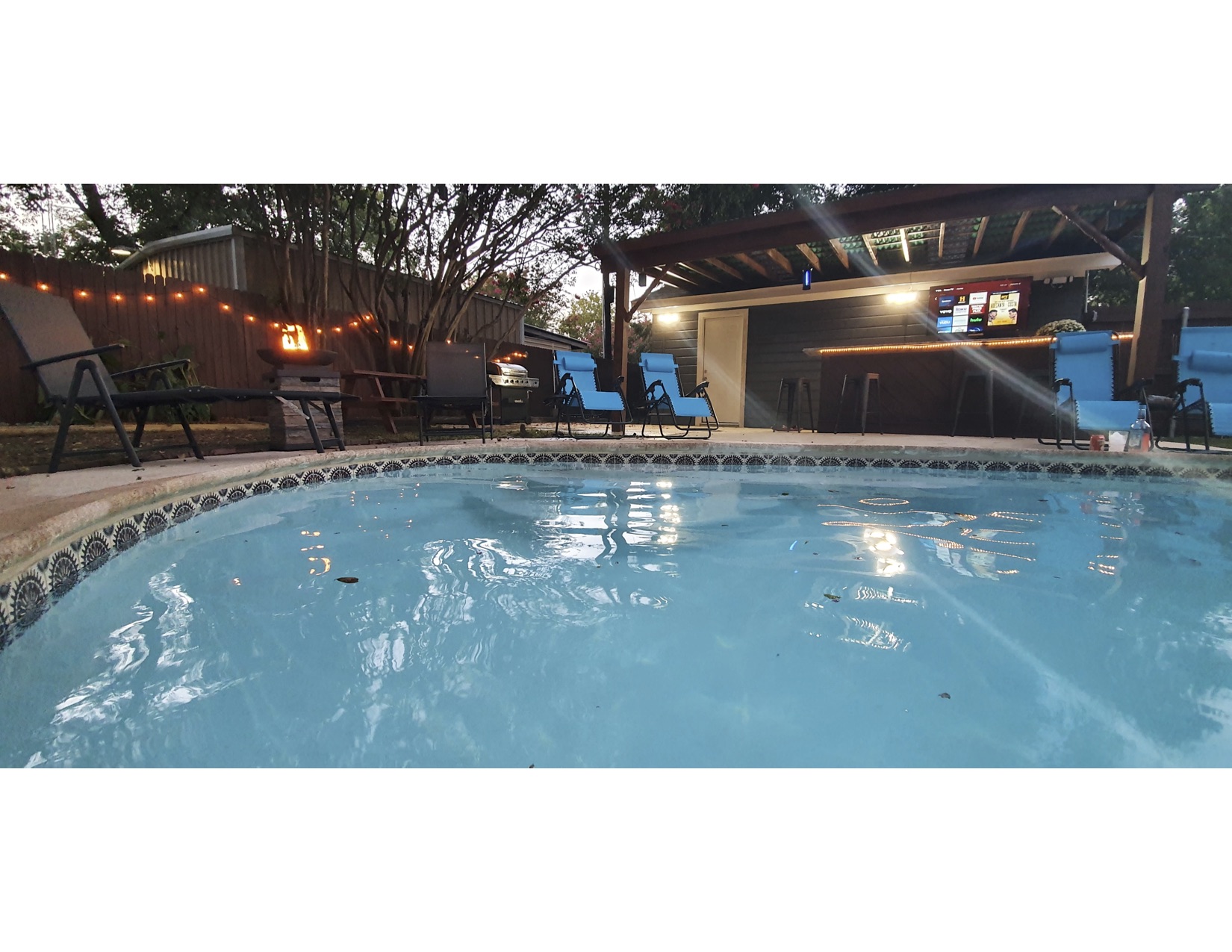 Hidden Heated Poolside Paradise Oasis King Bed Spa in Fort Worth